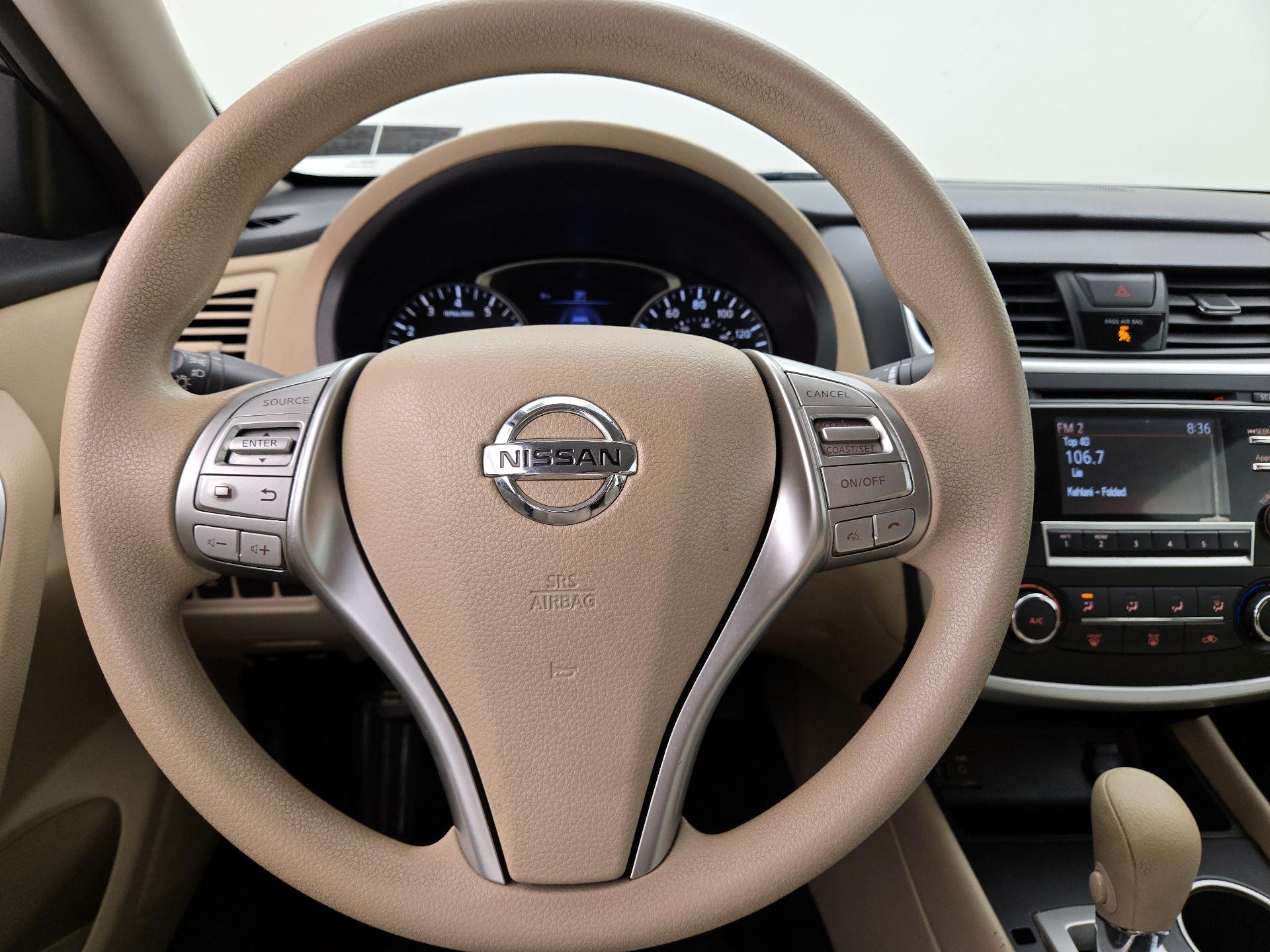 Thumbnail: 2016 Nissan Altima - 10