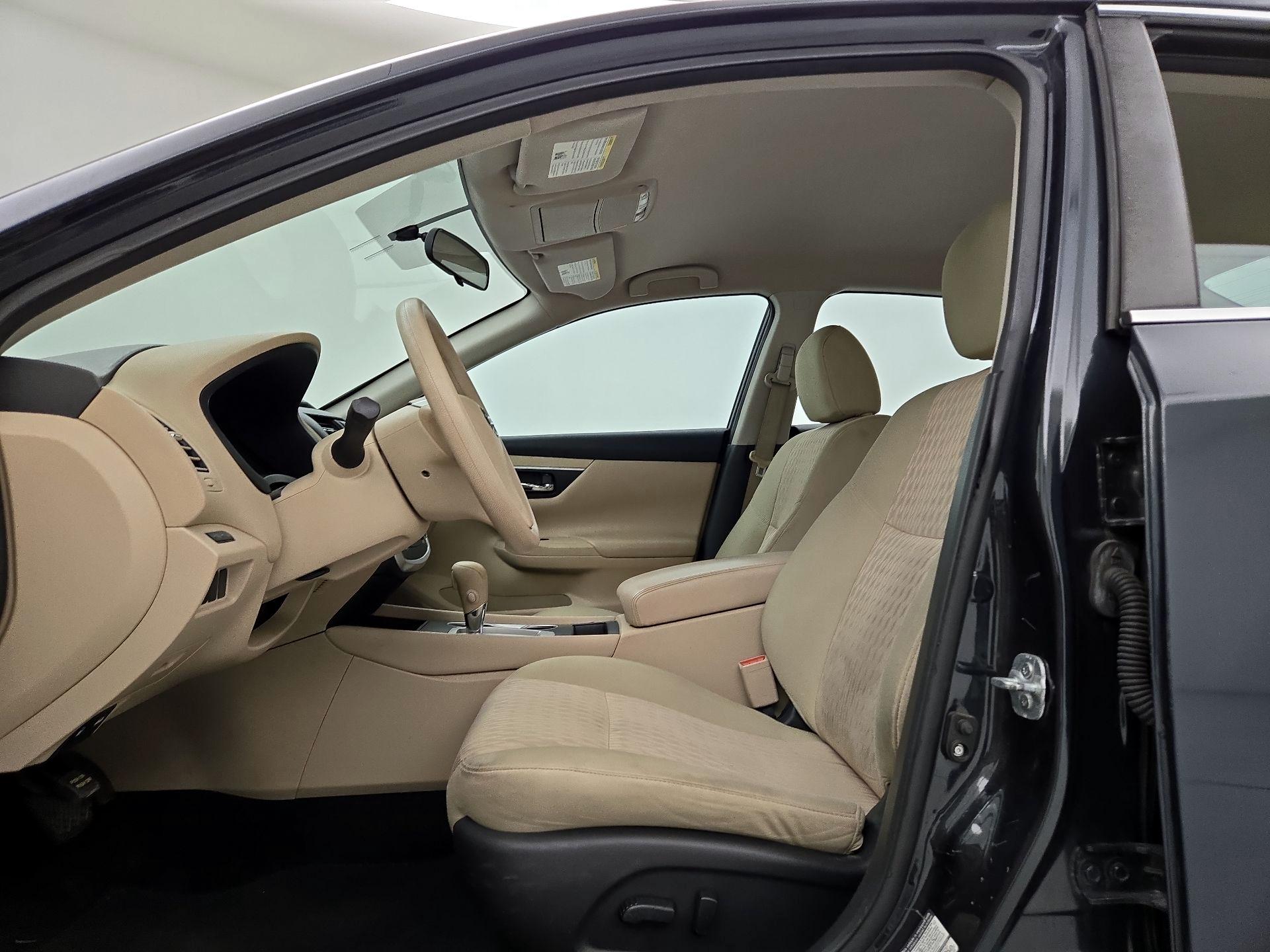 Thumbnail: 2016 Nissan Altima - 11