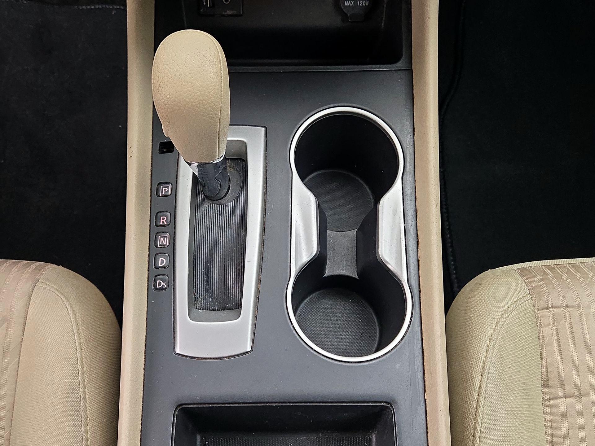 Thumbnail: 2016 Nissan Altima - 16