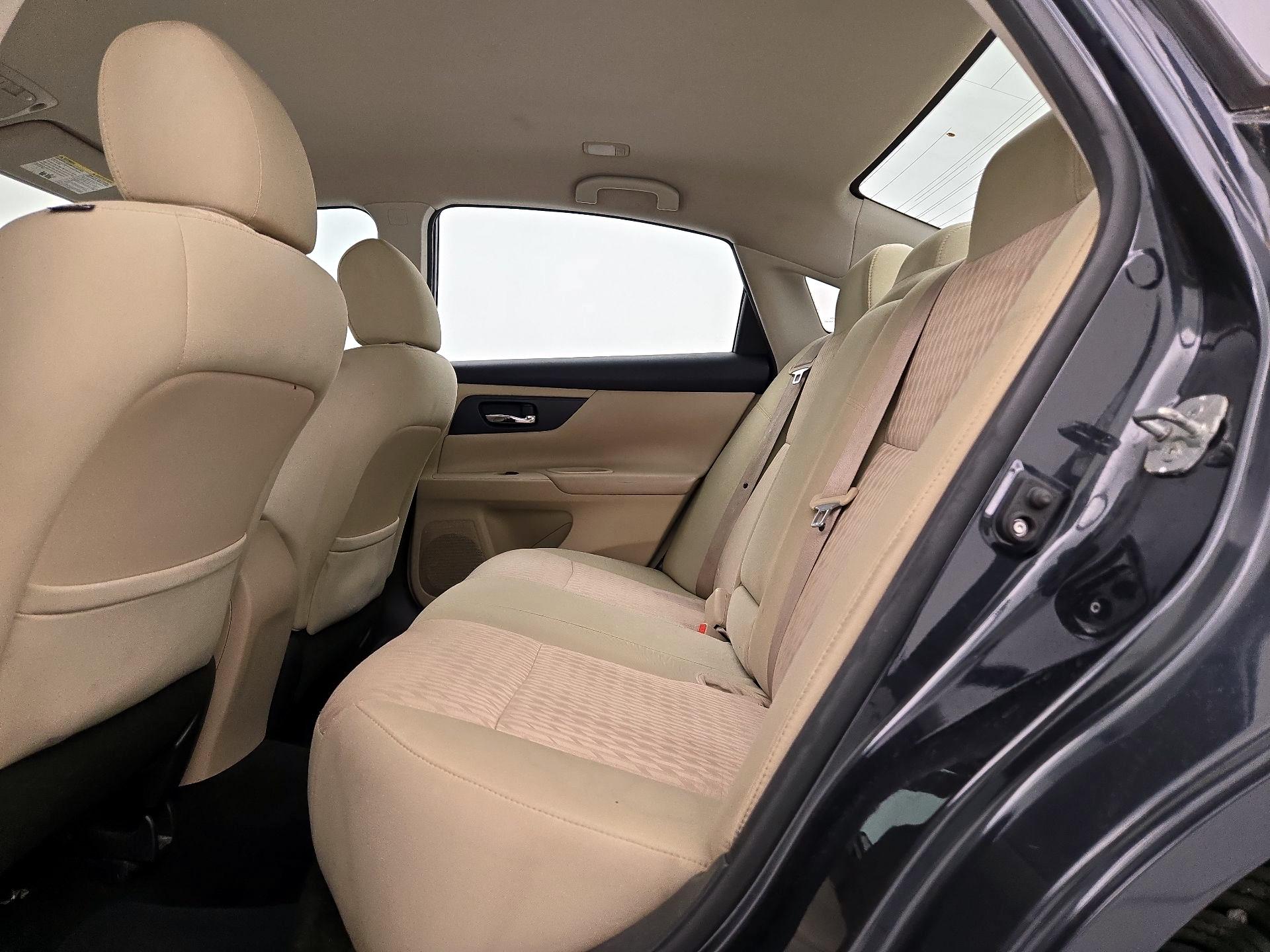 Thumbnail: 2016 Nissan Altima - 18