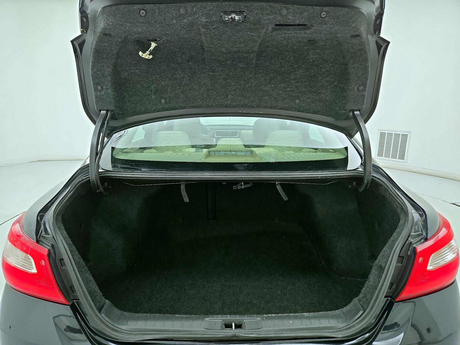 Thumbnail: 2016 Nissan Altima - 19