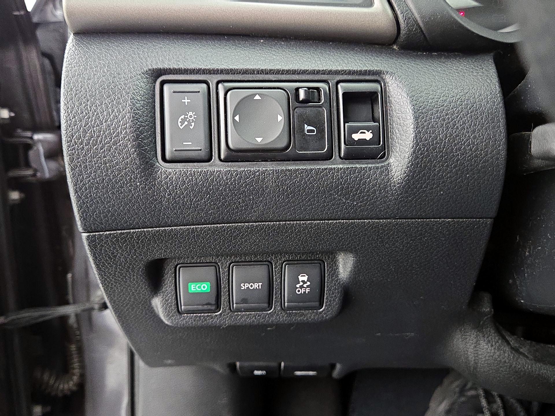 Thumbnail: 2015 Nissan Sentra - 13