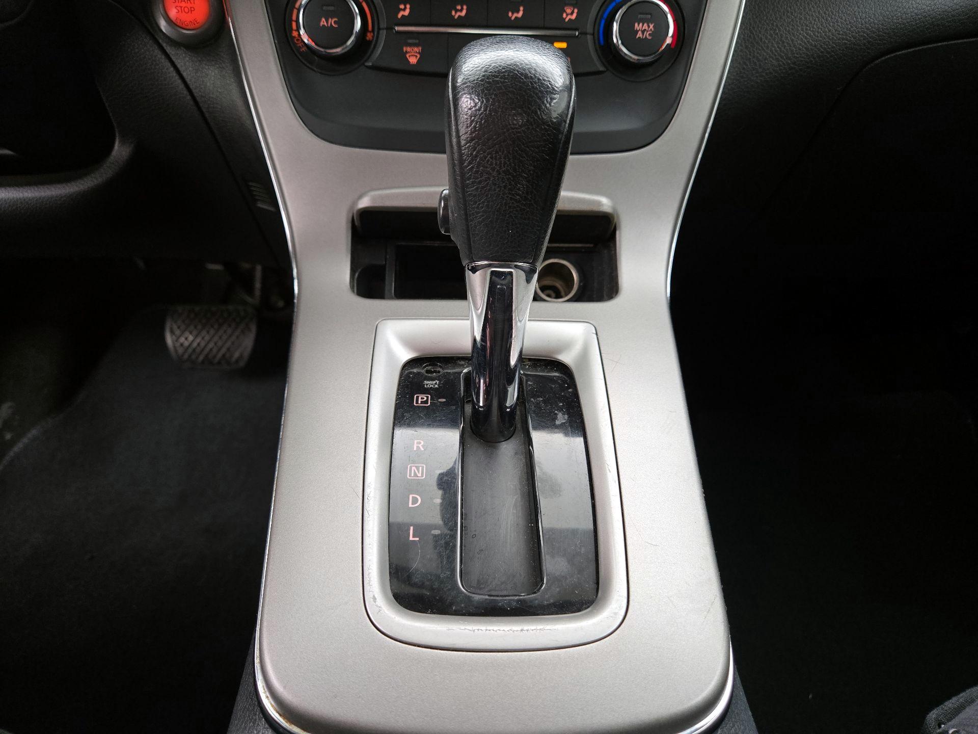 Thumbnail: 2015 Nissan Sentra - 17