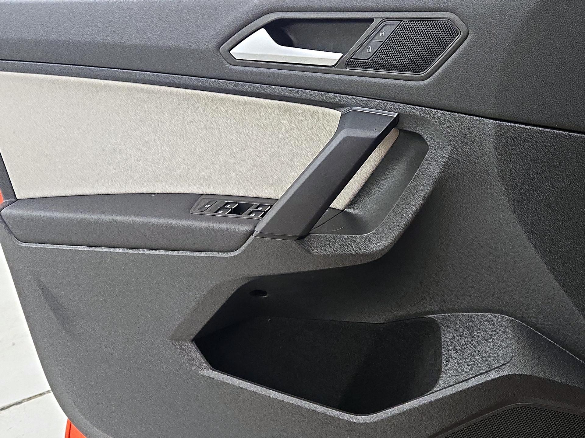 Thumbnail: 2019 Volkswagen Tiguan - 12