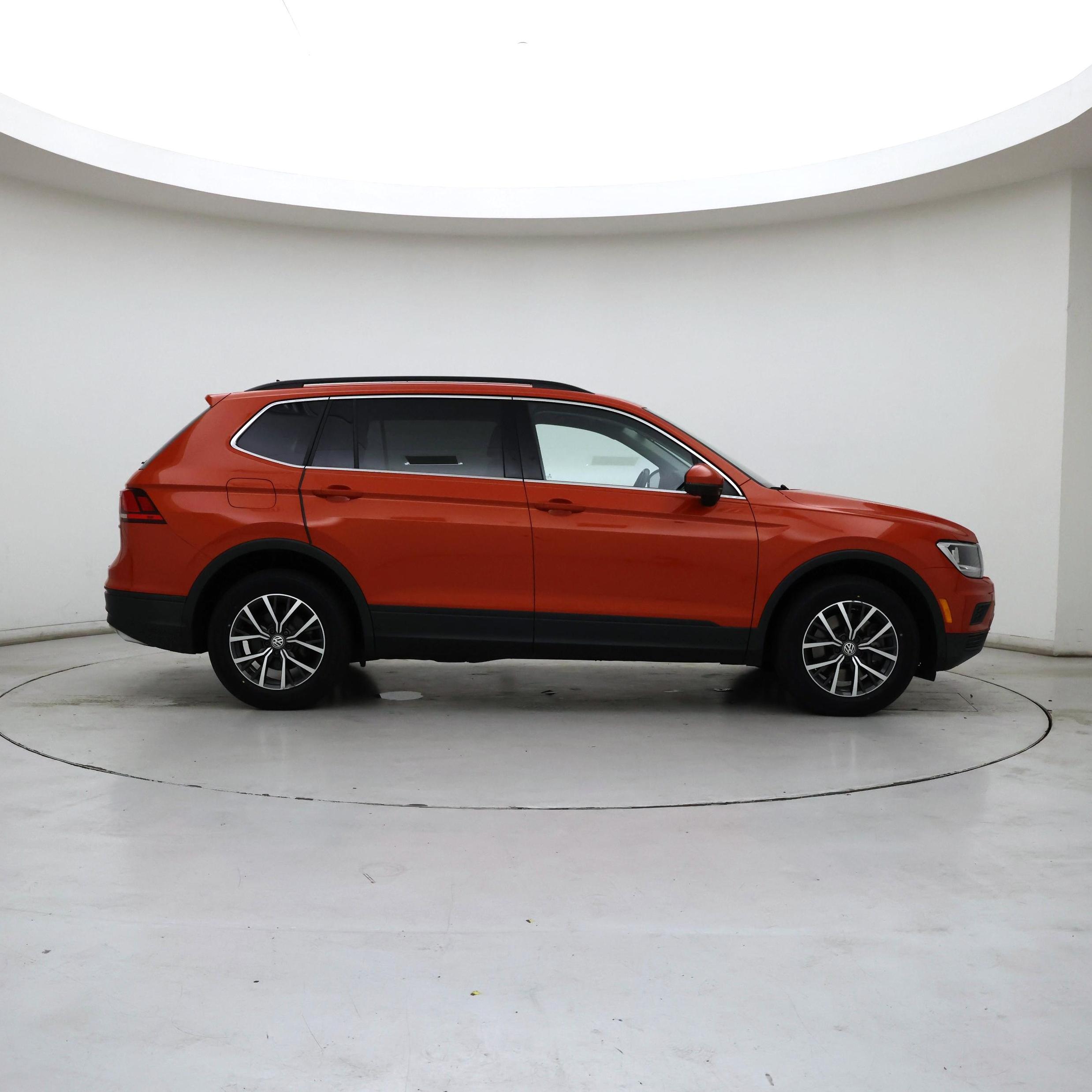 Thumbnail: 2019 Volkswagen Tiguan - 7