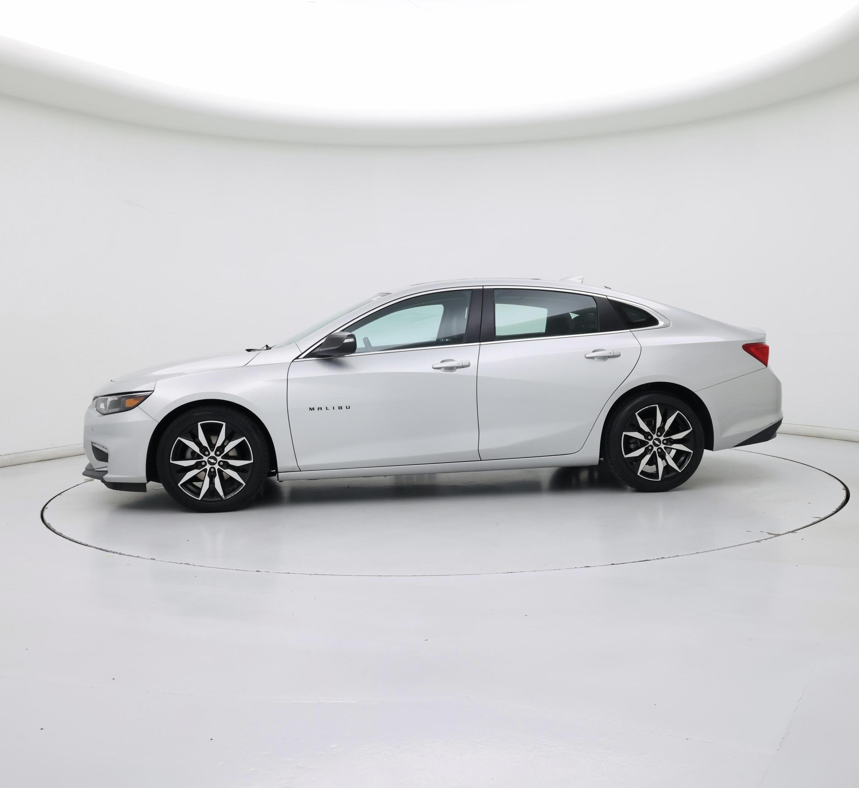 Thumbnail: 2018 Chevrolet Malibu - 3