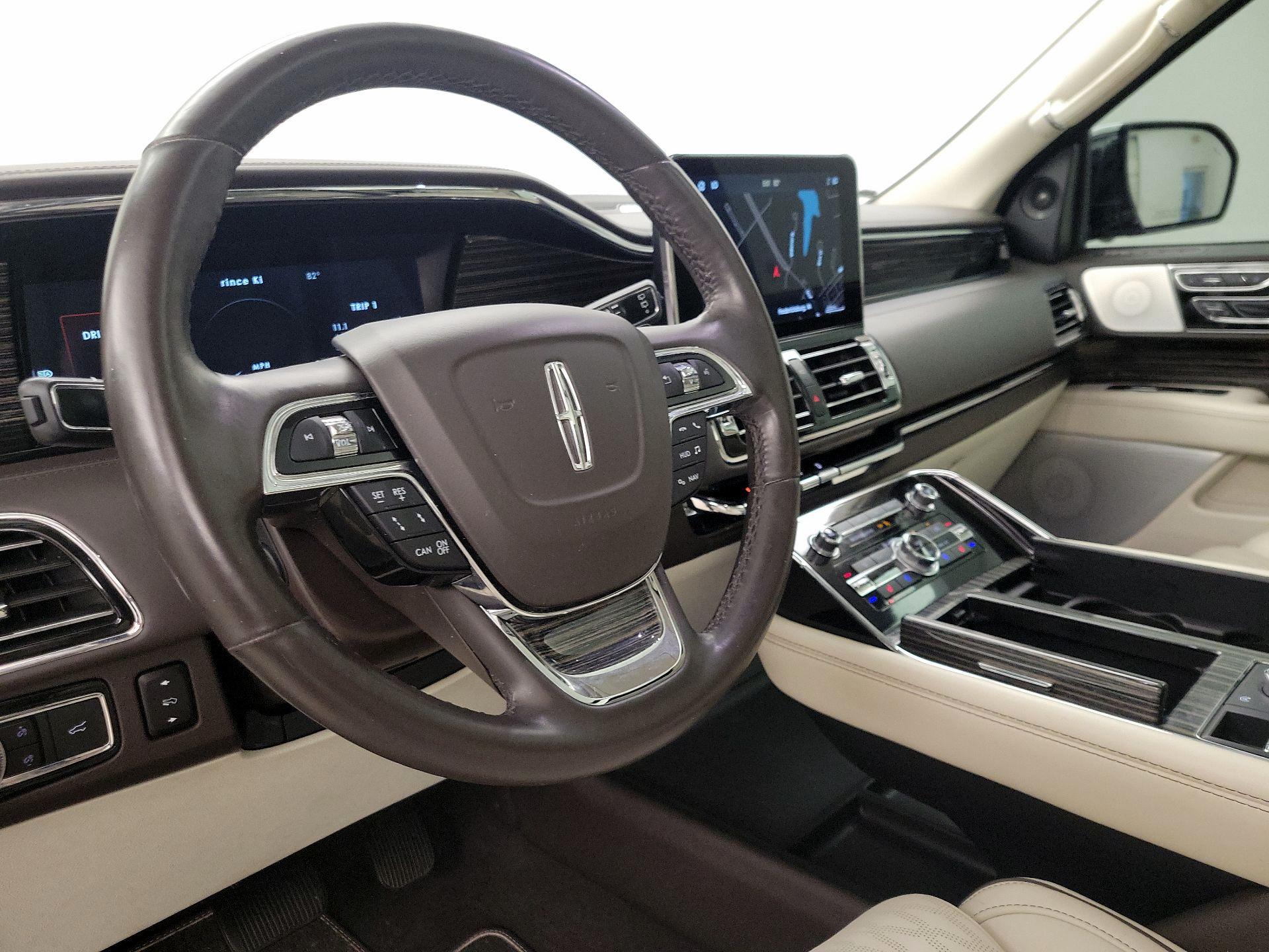 Thumbnail: 2021 Lincoln Navigator L - 9