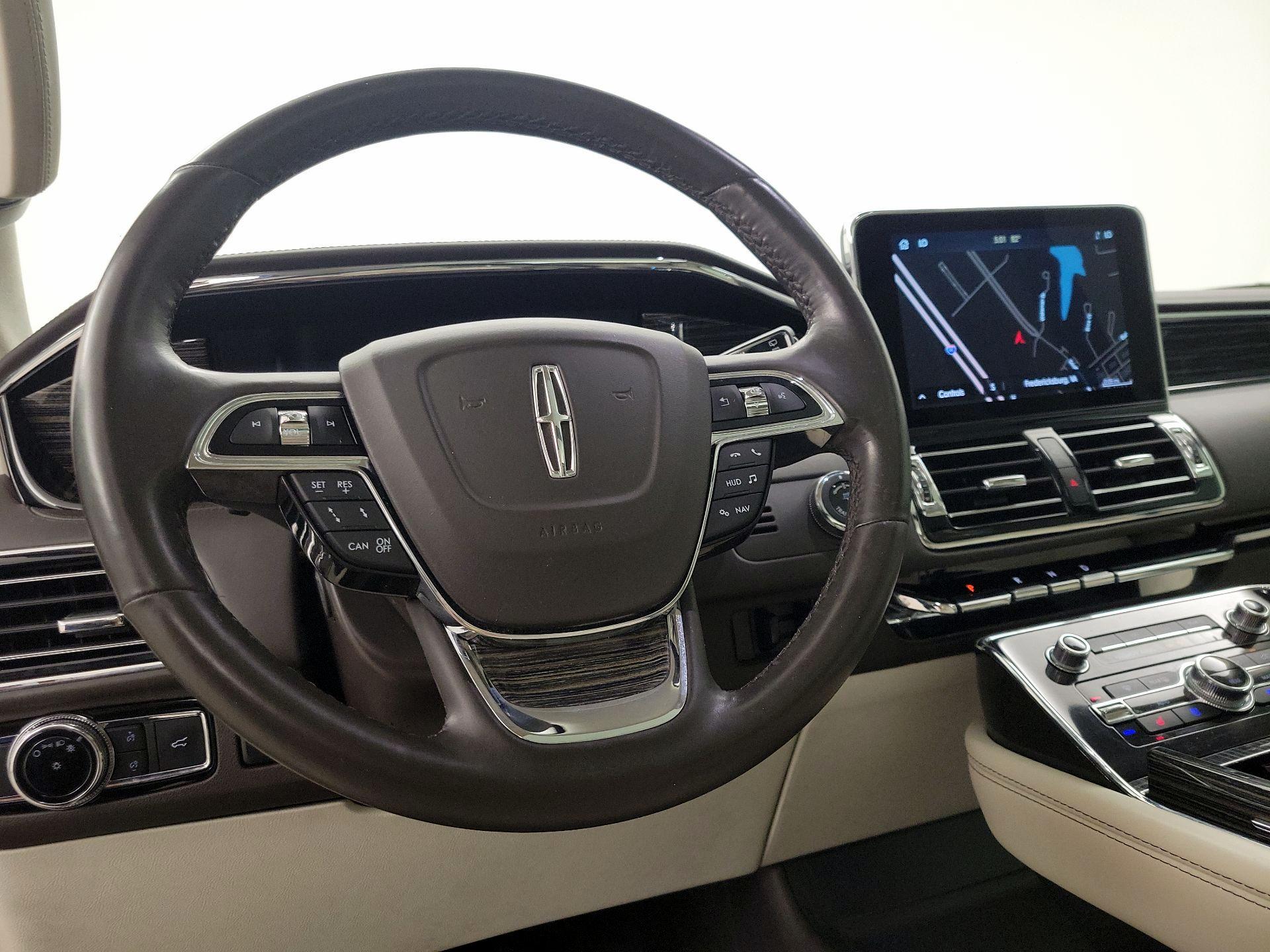 Thumbnail: 2021 Lincoln Navigator L - 10