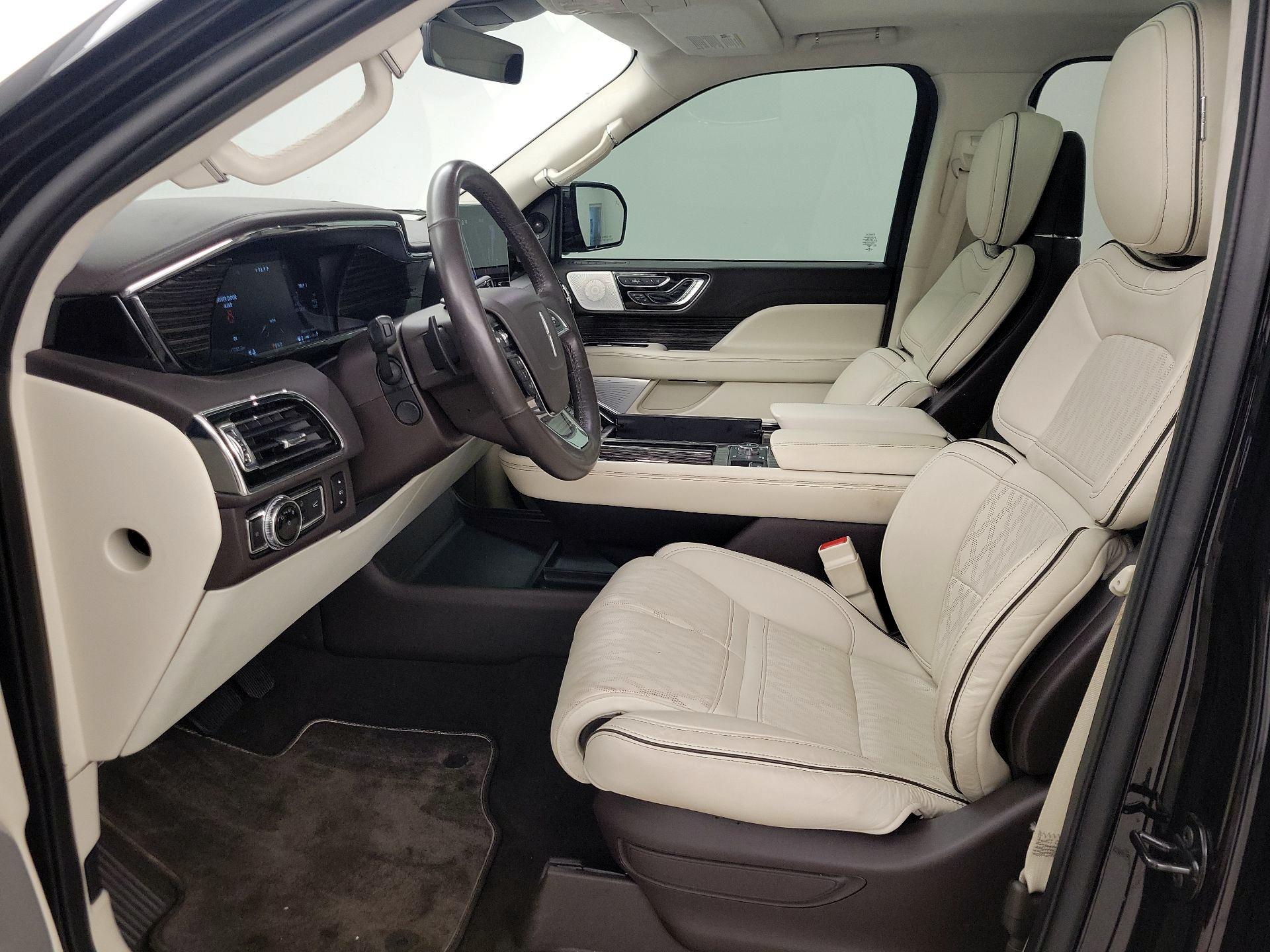 Thumbnail: 2021 Lincoln Navigator L - 11