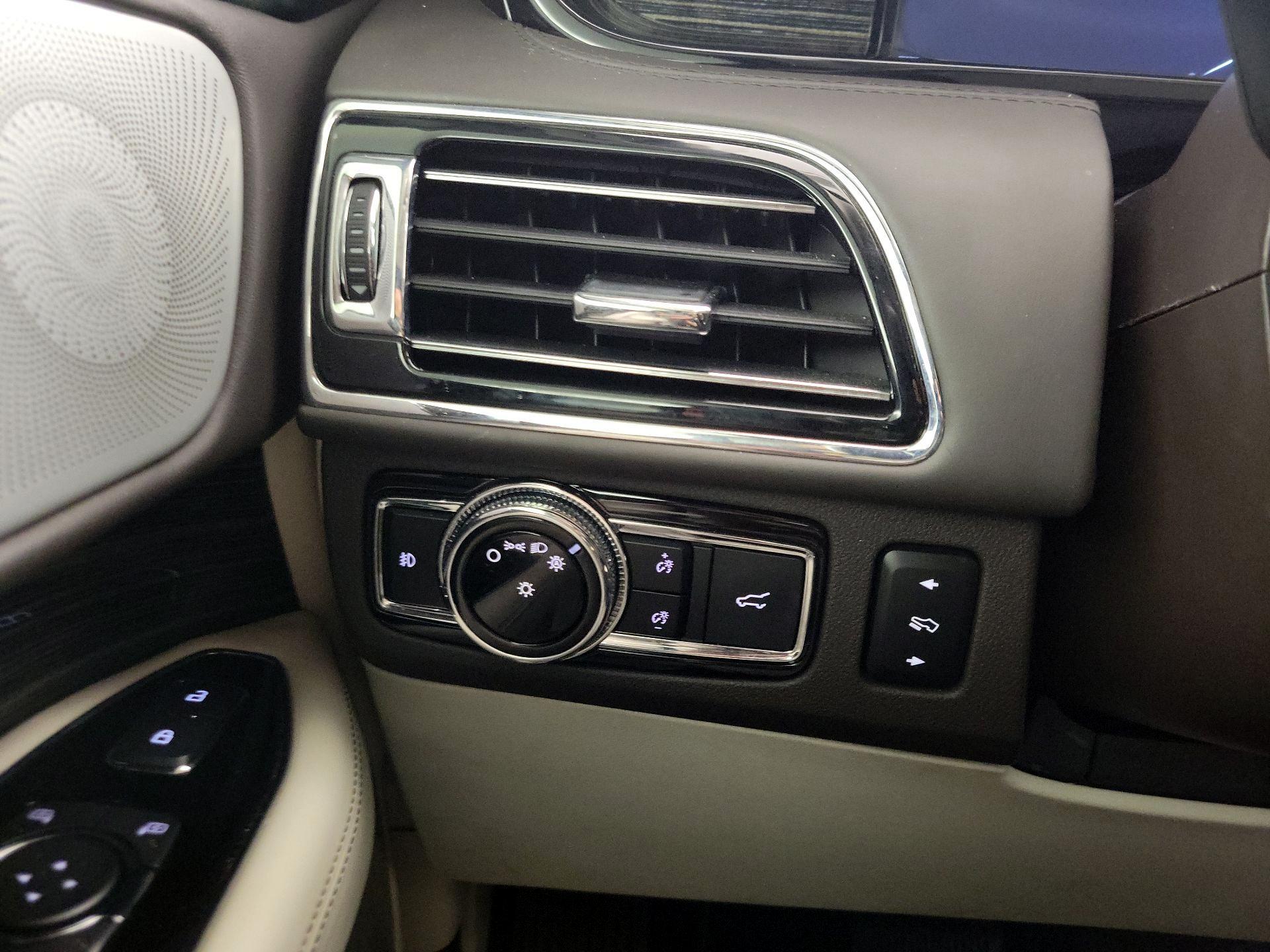 Thumbnail: 2021 Lincoln Navigator L - 13