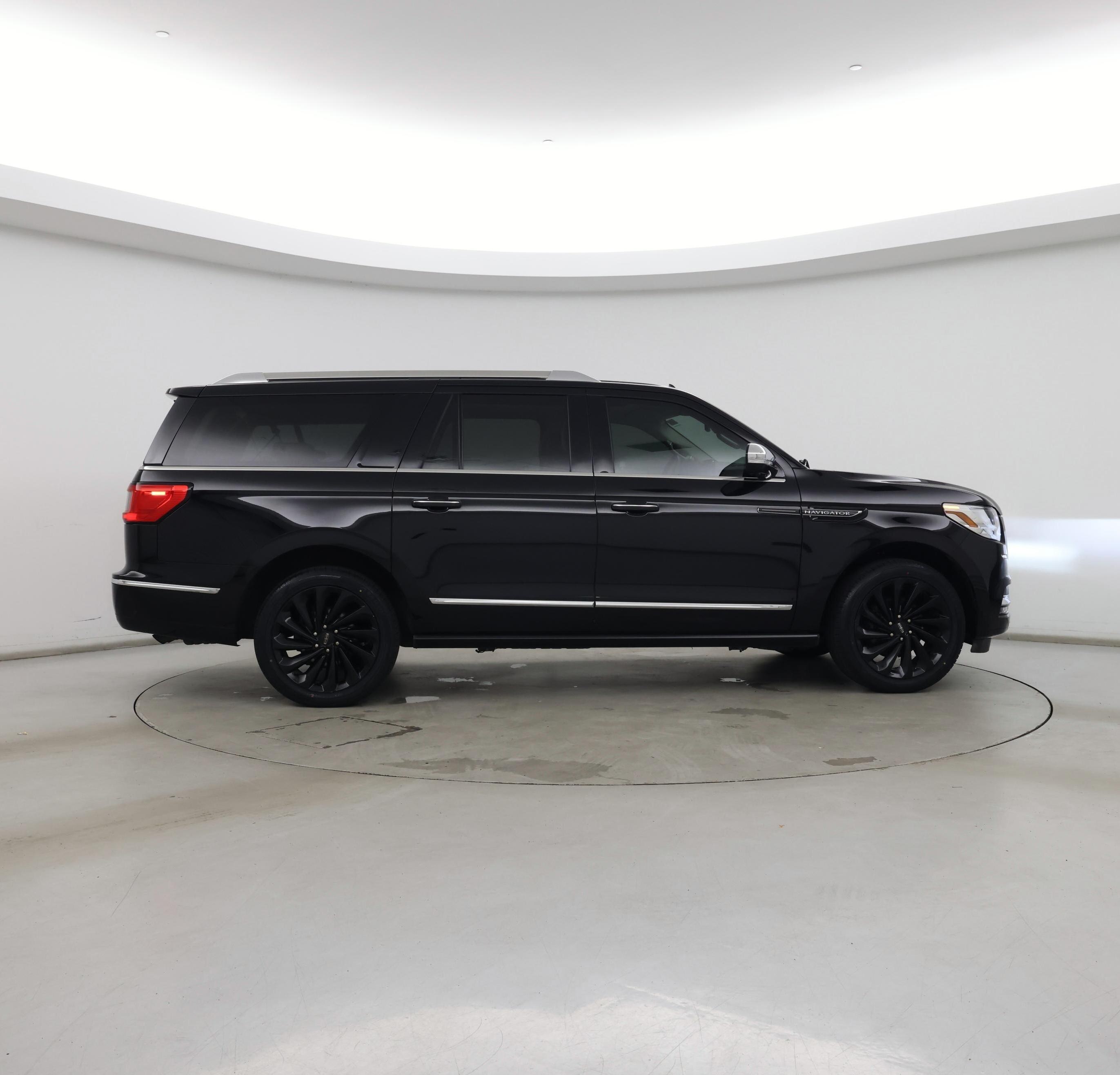 Thumbnail: 2021 Lincoln Navigator L - 7