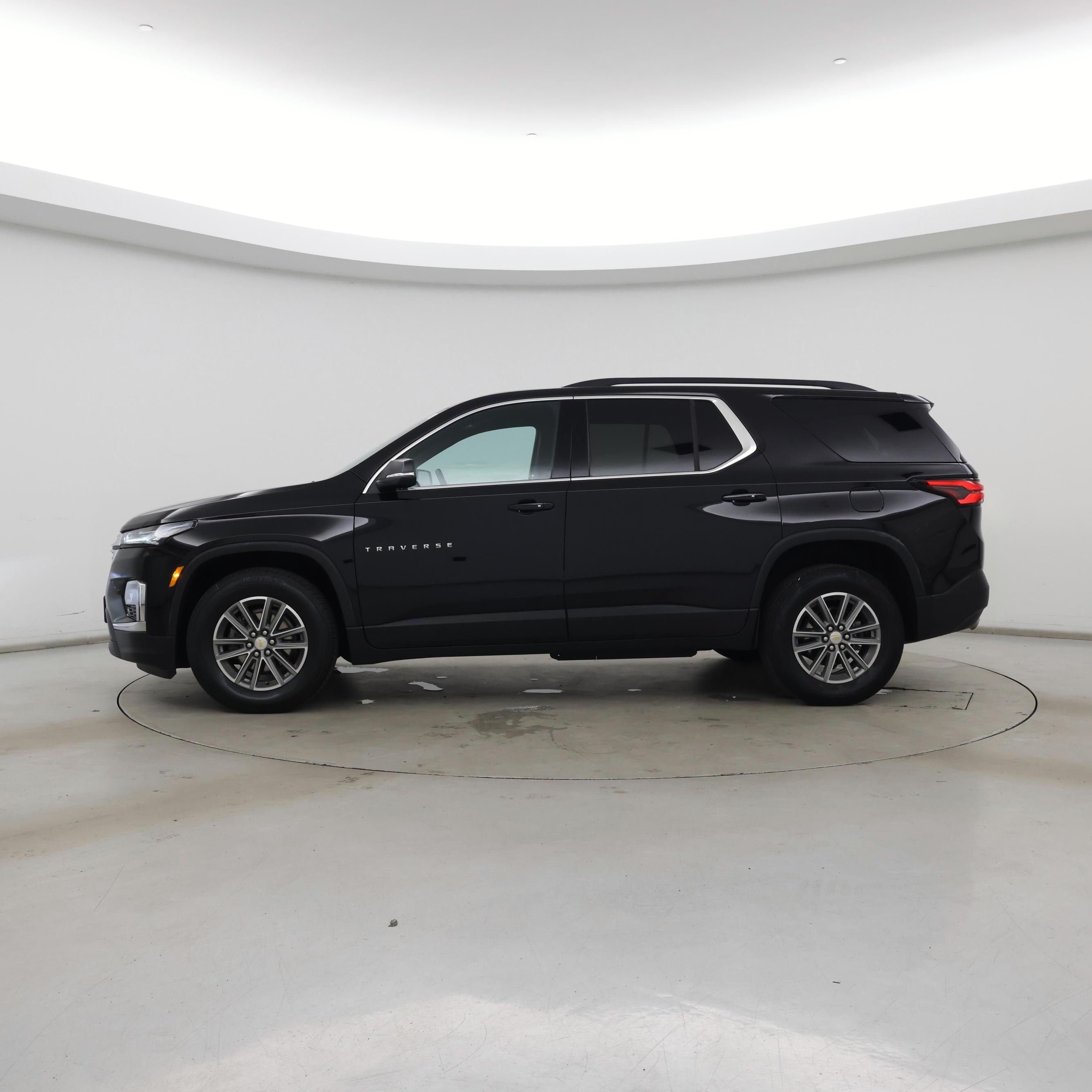 Thumbnail: 2023 Chevrolet Traverse - 3