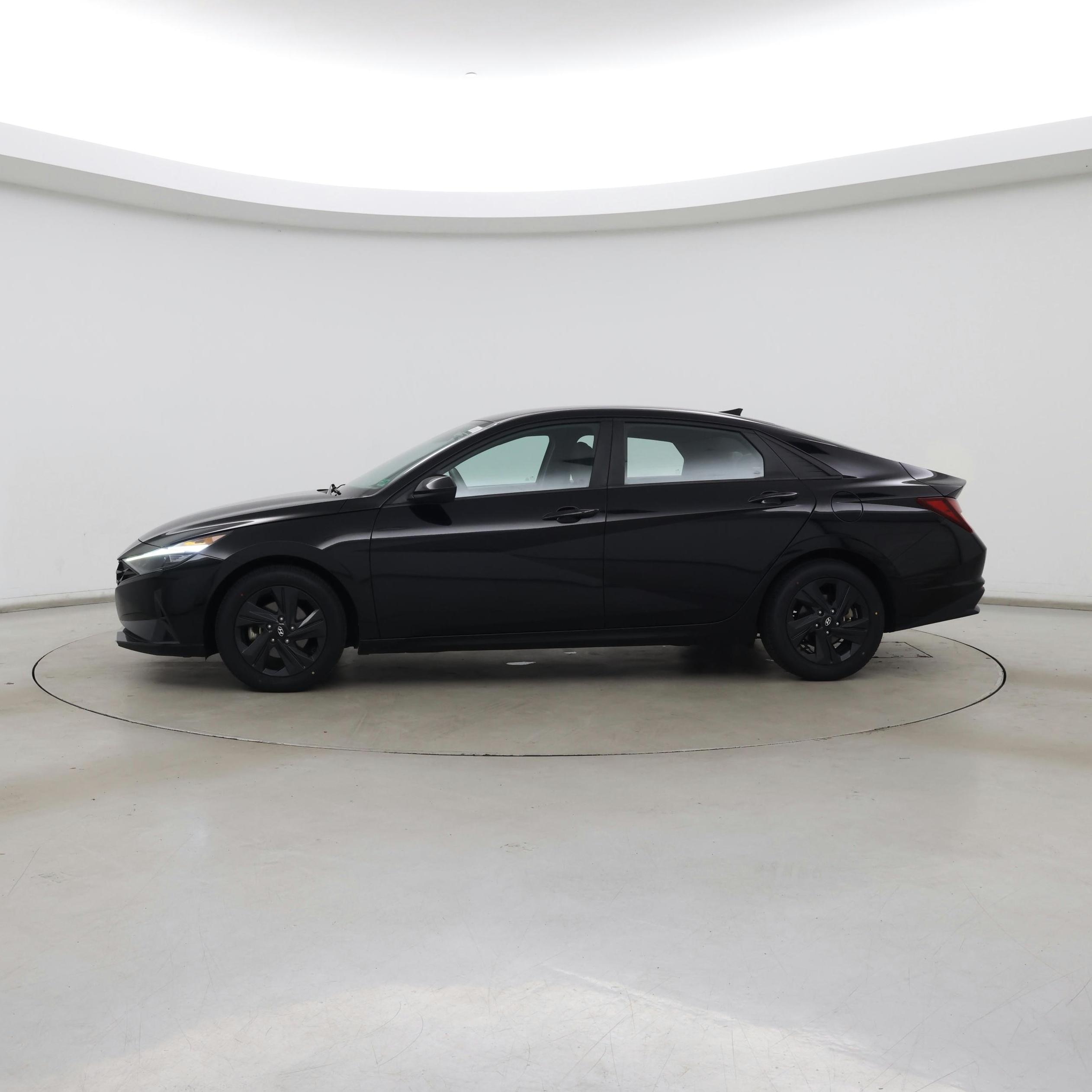 Thumbnail: 2023 Hyundai Elantra - 3
