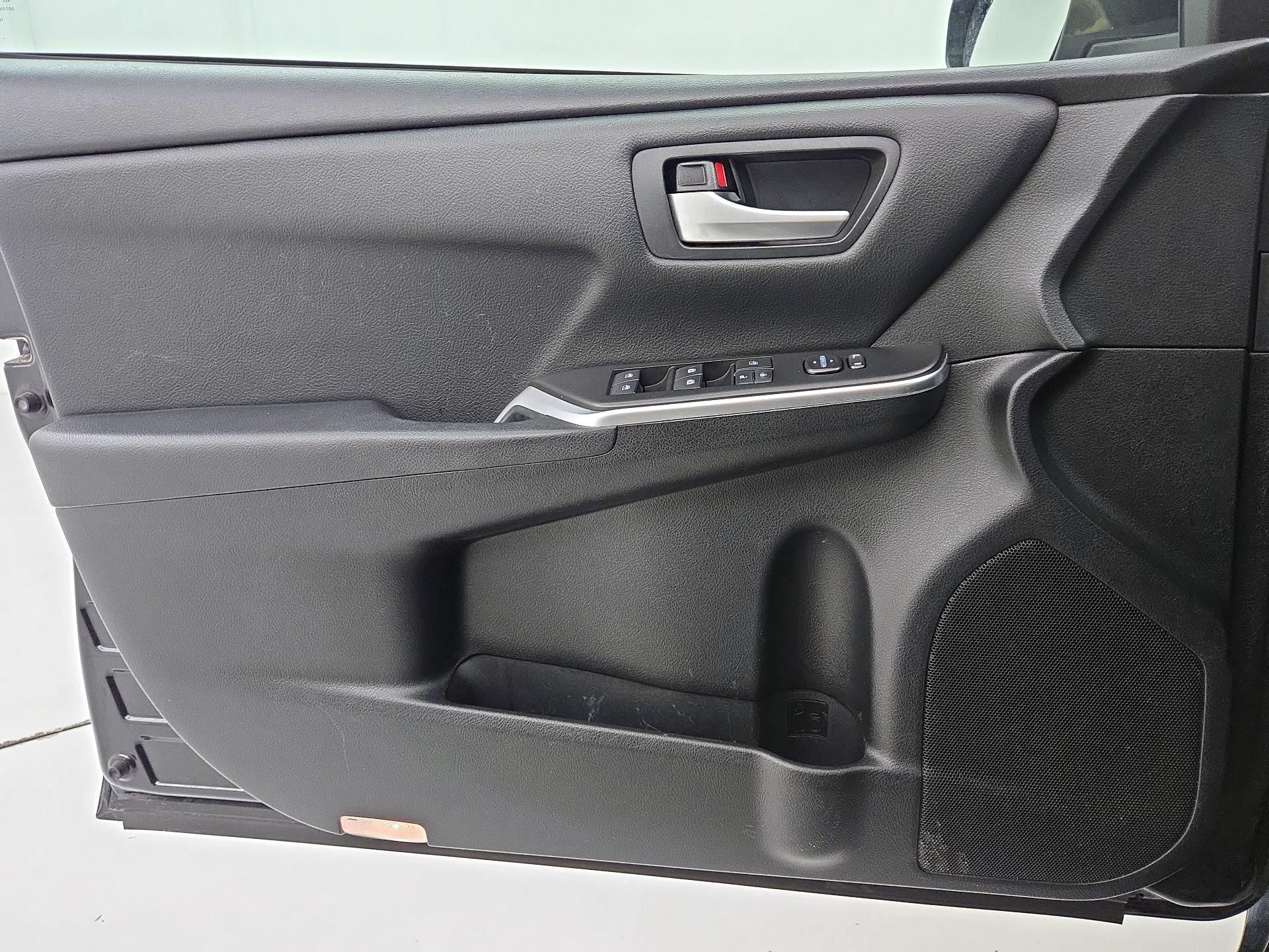 Thumbnail: 2017 Toyota Camry - 12