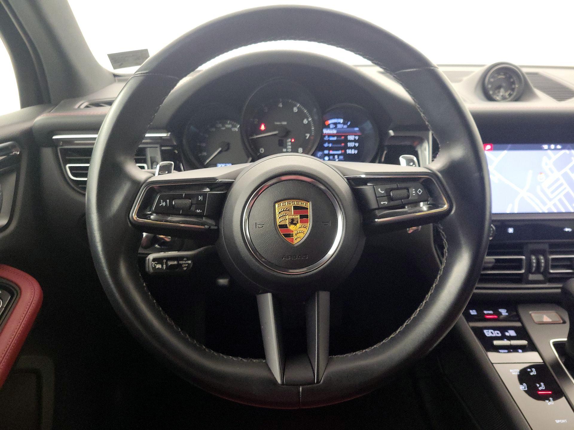 Thumbnail: 2023 Porsche Macan - 10