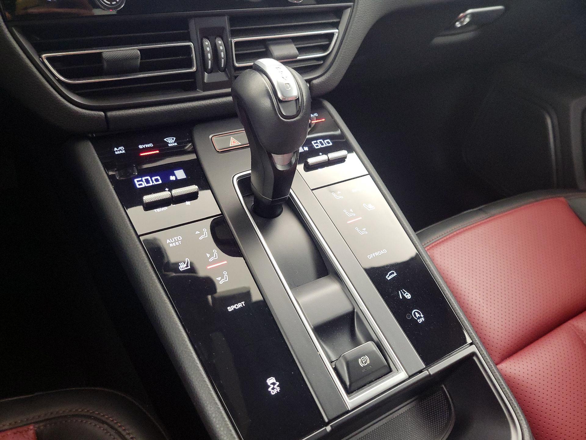 Thumbnail: 2023 Porsche Macan - 17