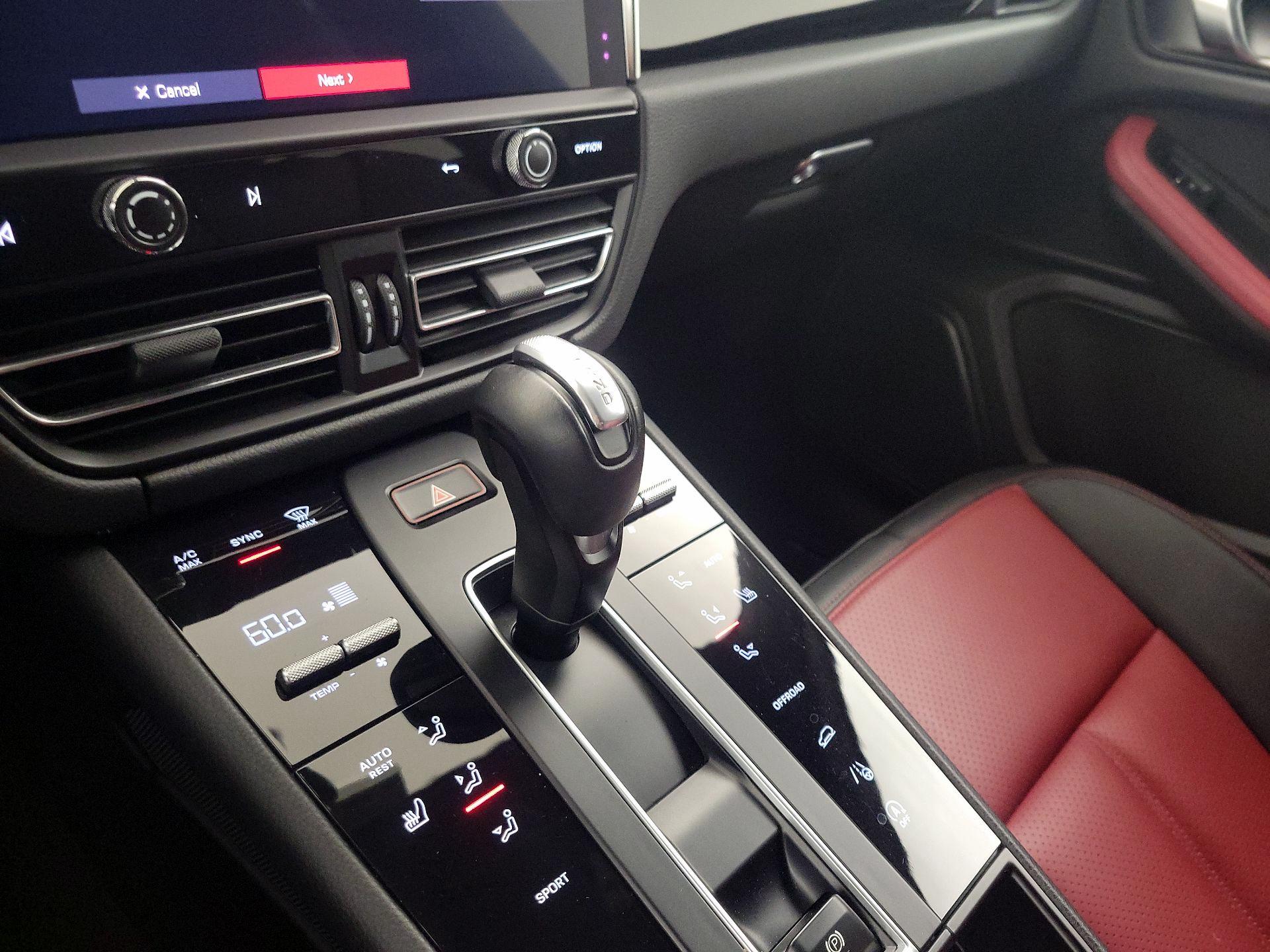Thumbnail: 2023 Porsche Macan - 18