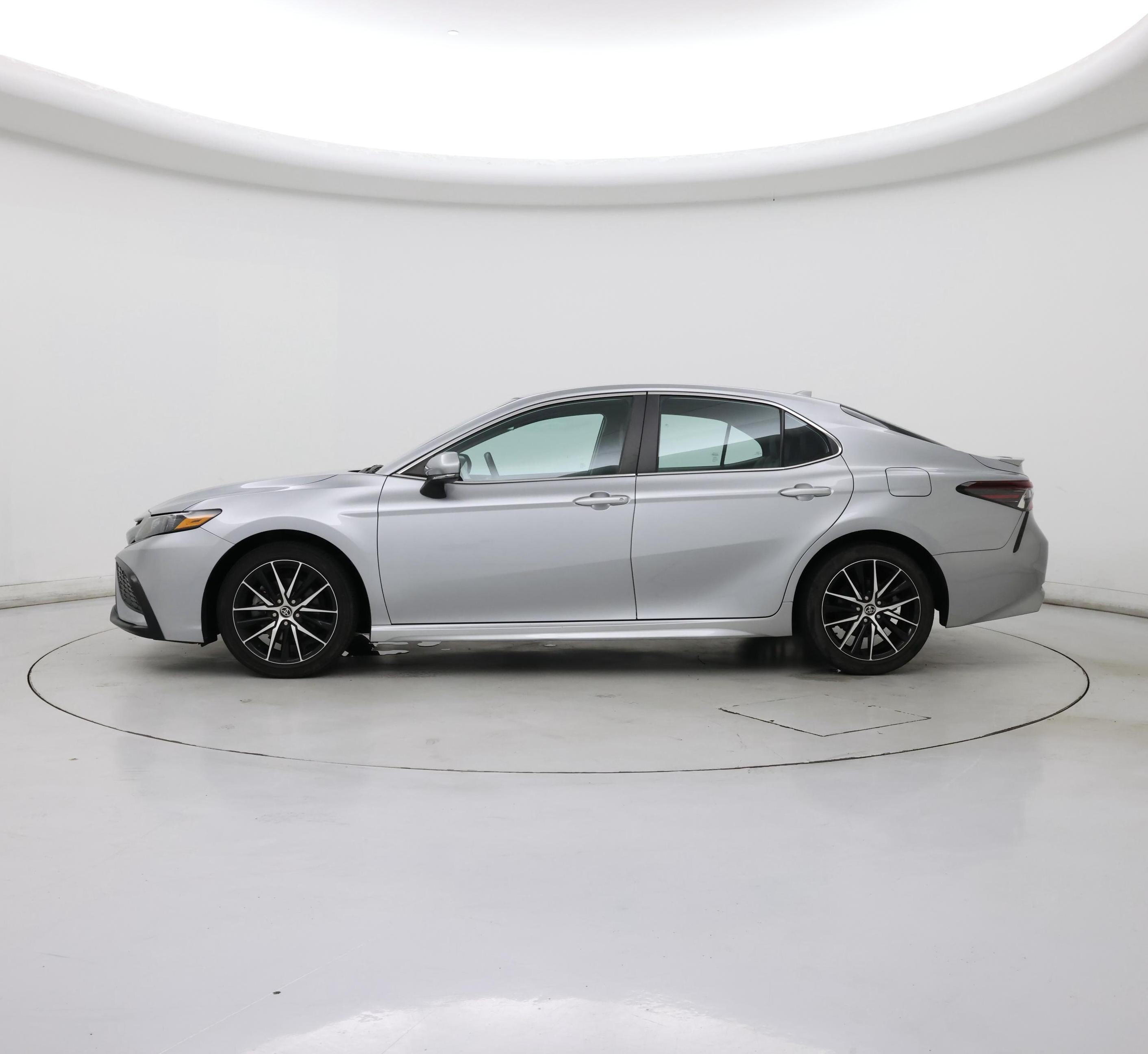 Thumbnail: 2022 Toyota Camry - 3
