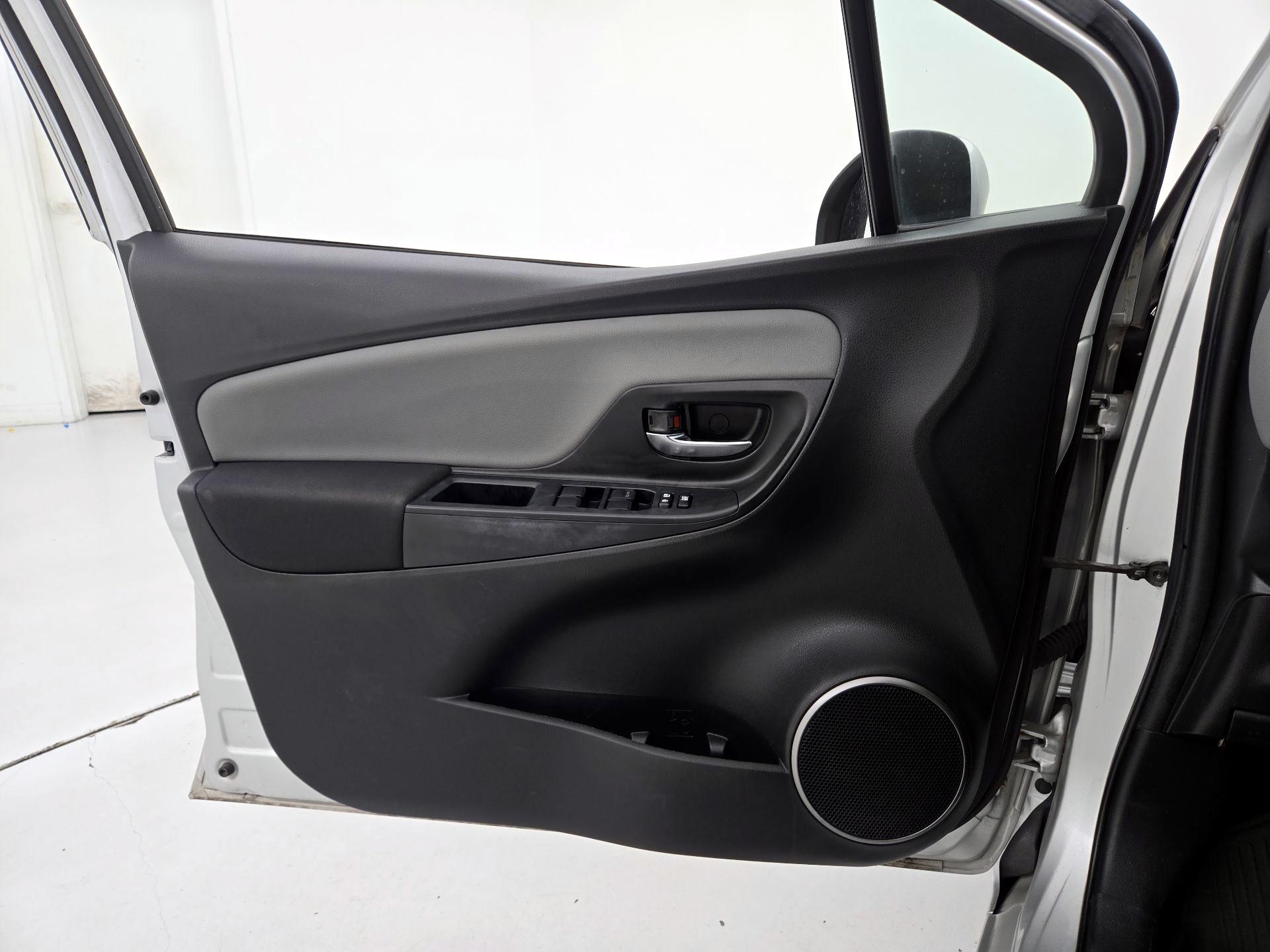 Thumbnail: 2016 Toyota Yaris - 12