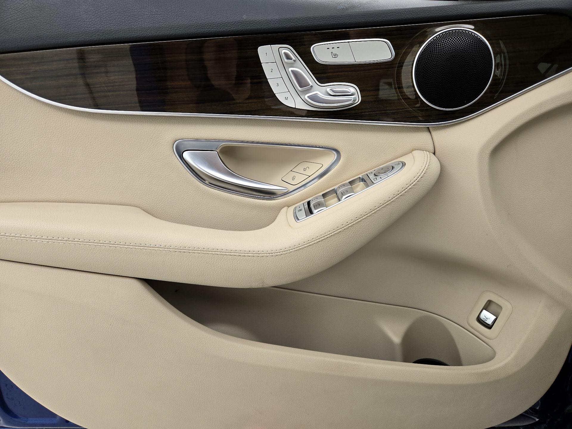 Thumbnail: 2017 Mercedes-Benz C-Class - 12