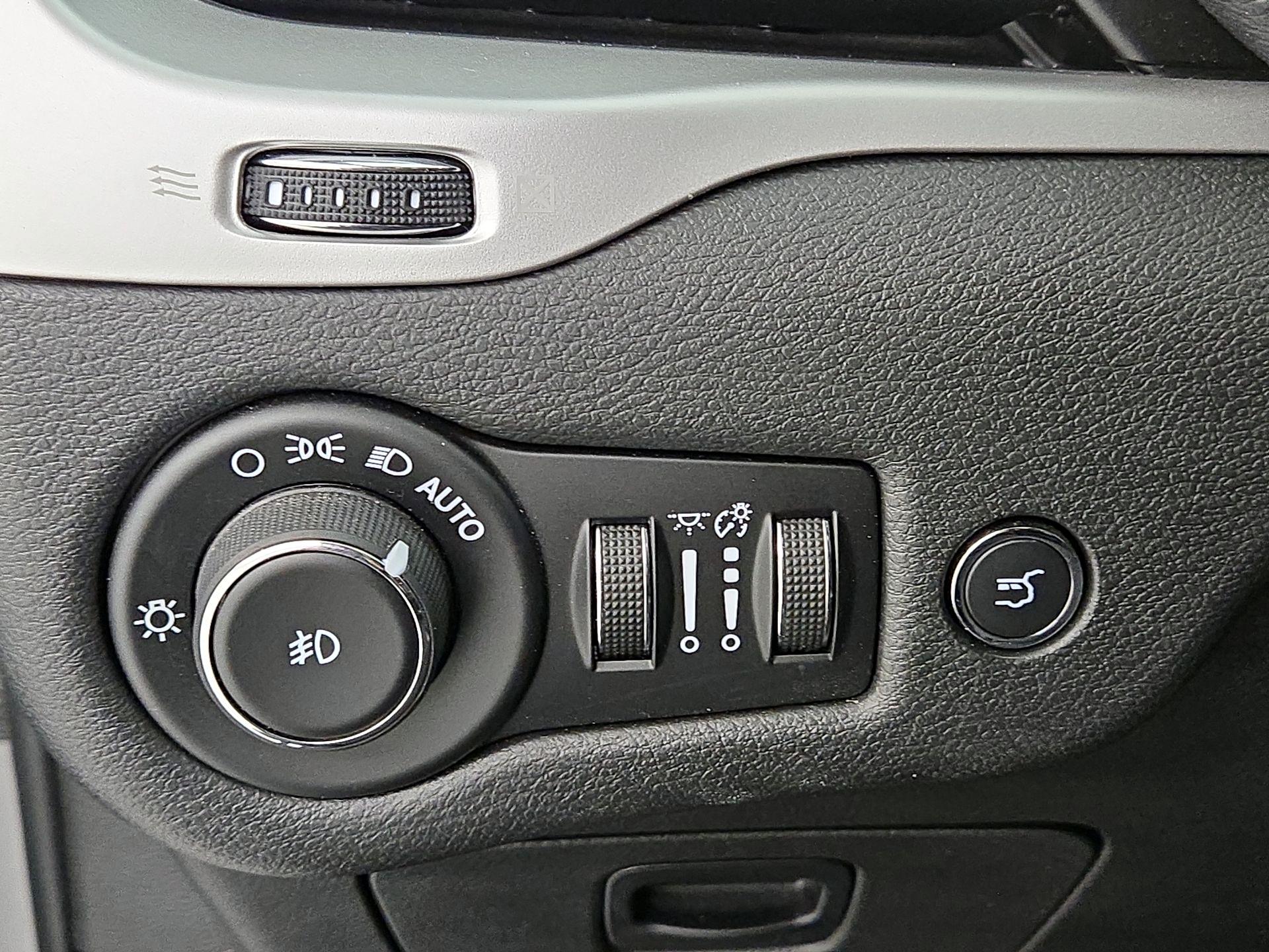 Thumbnail: 2014 Jeep Cherokee - 13