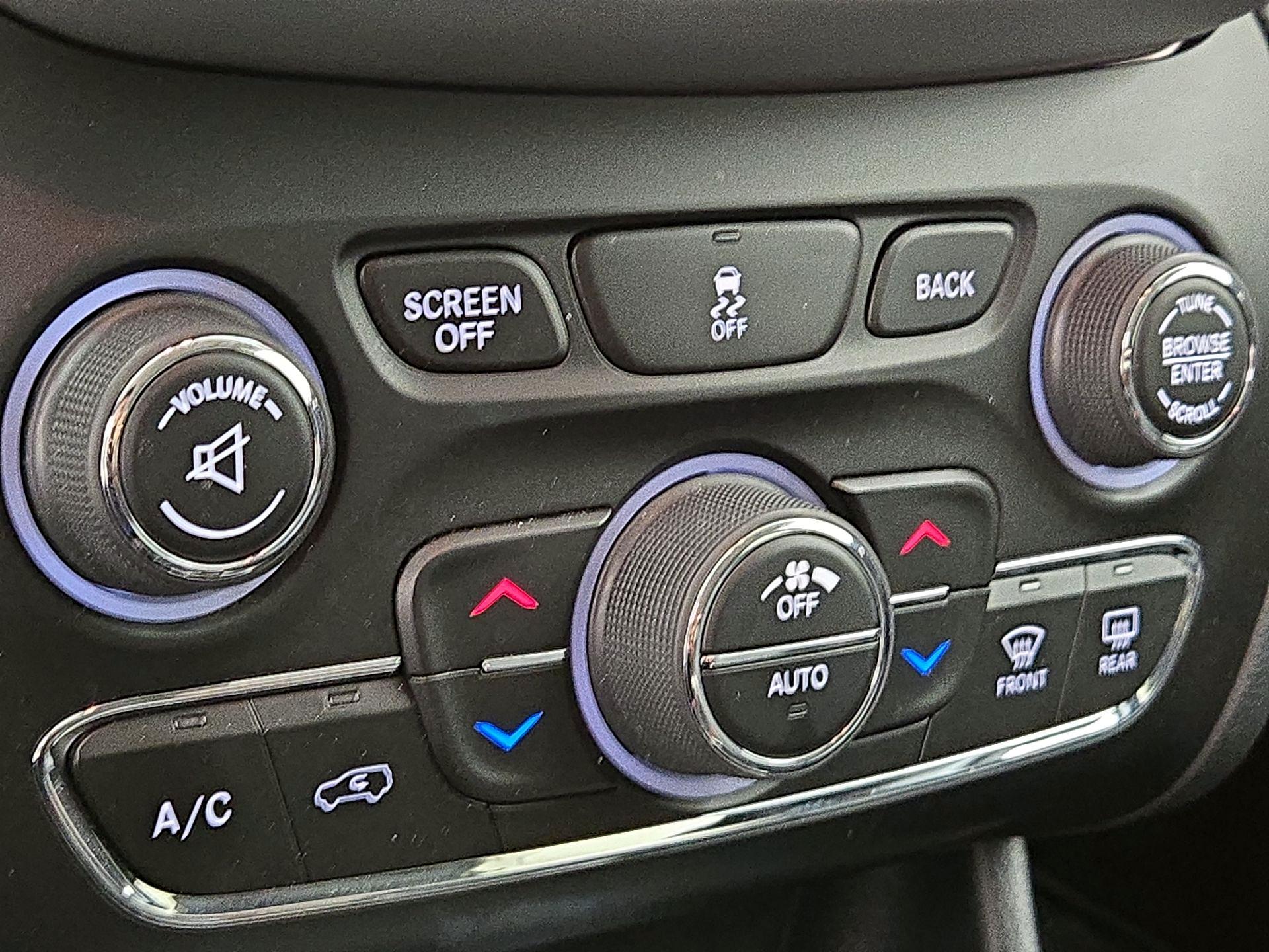 Thumbnail: 2014 Jeep Cherokee - 16