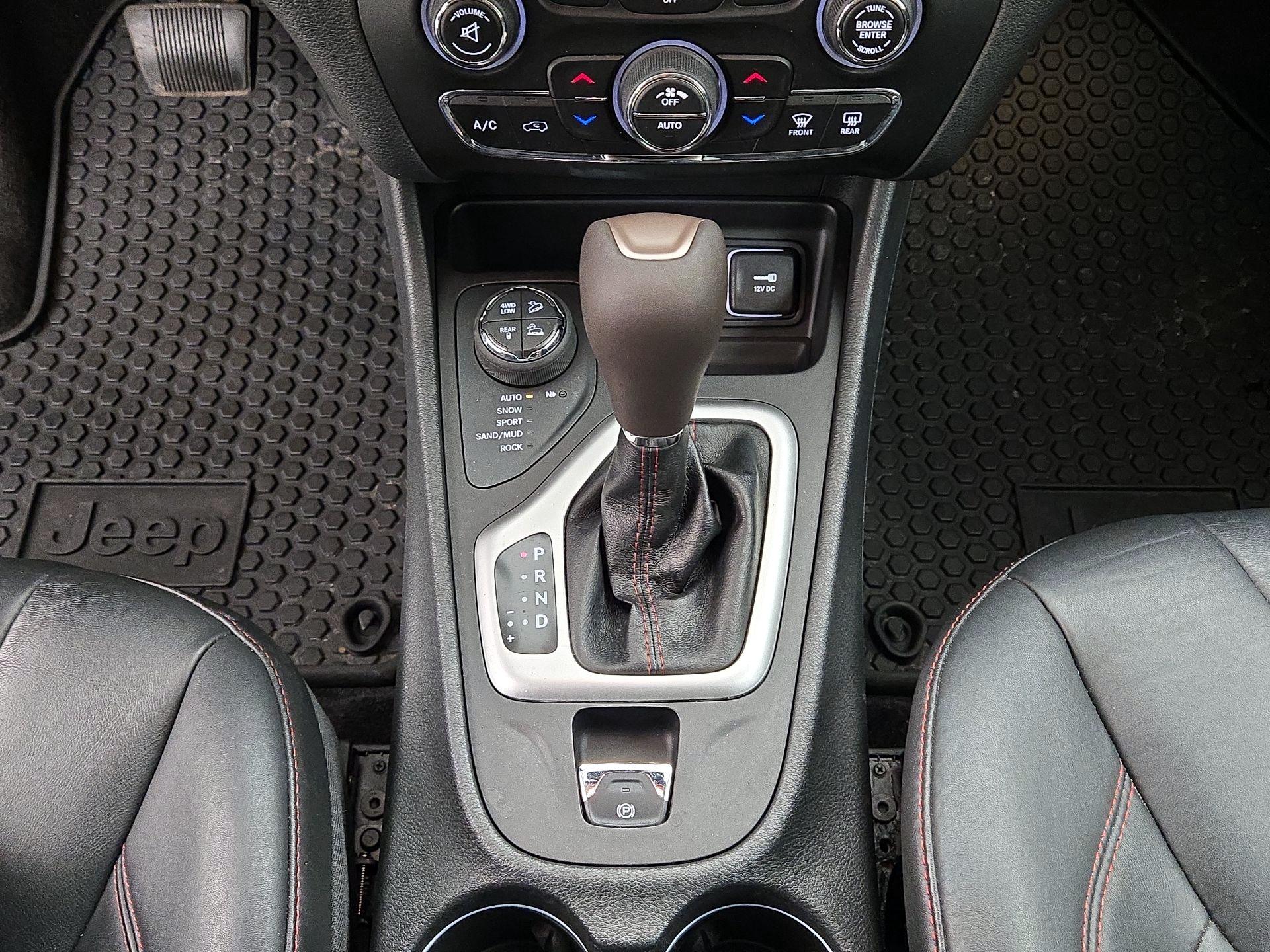 Thumbnail: 2014 Jeep Cherokee - 17