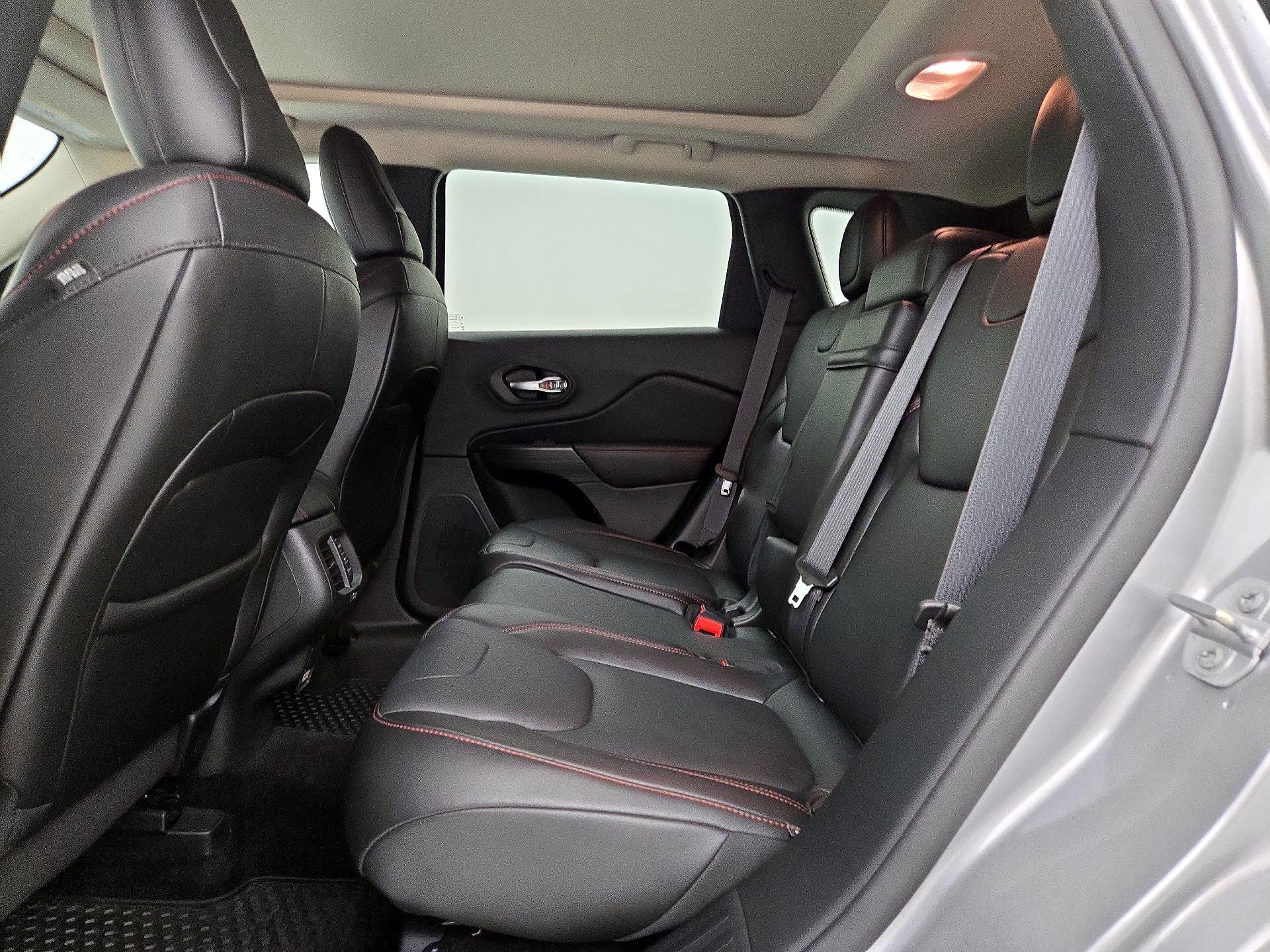Thumbnail: 2014 Jeep Cherokee - 20