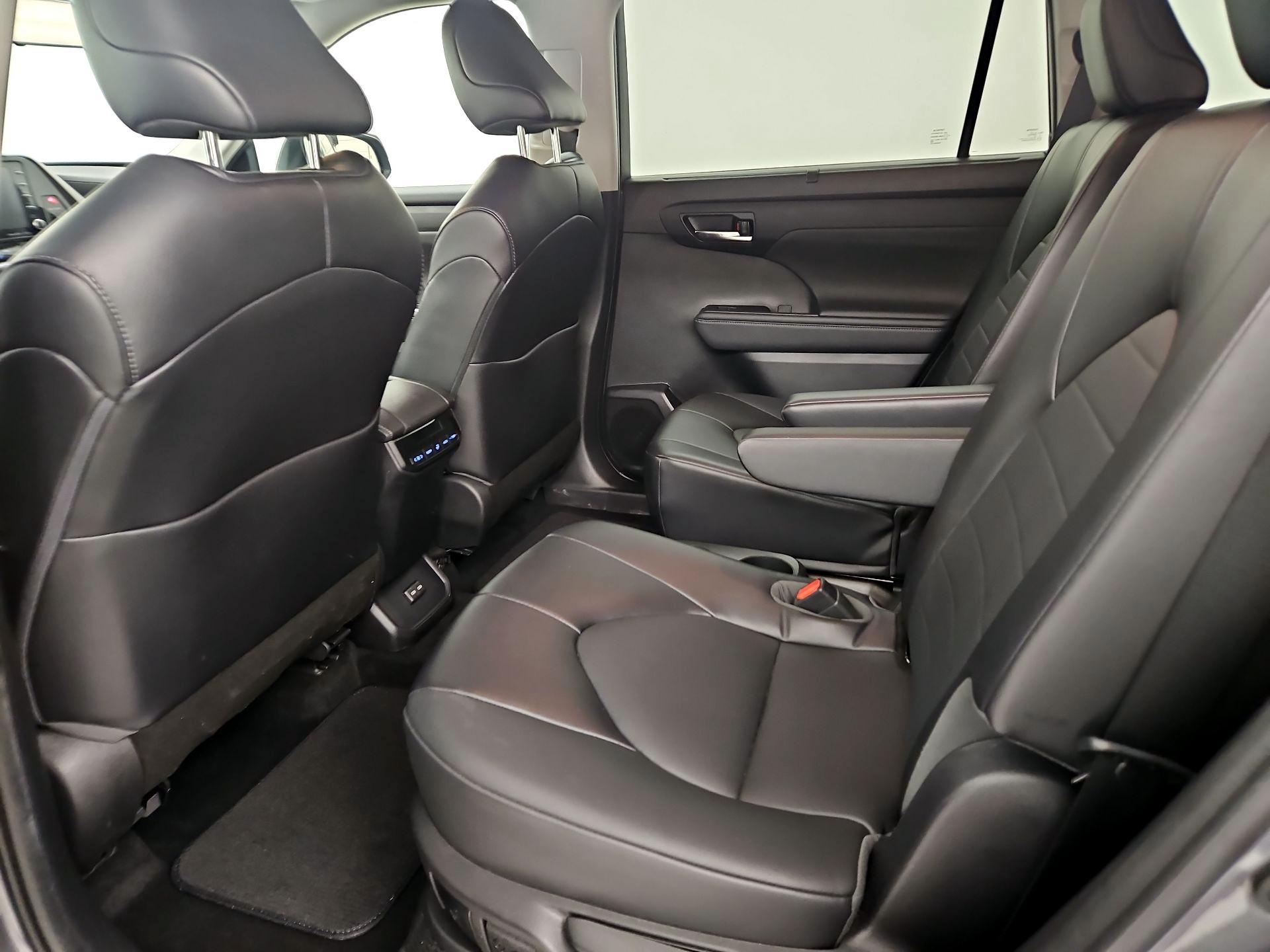 Thumbnail: 2022 Toyota Highlander - 20