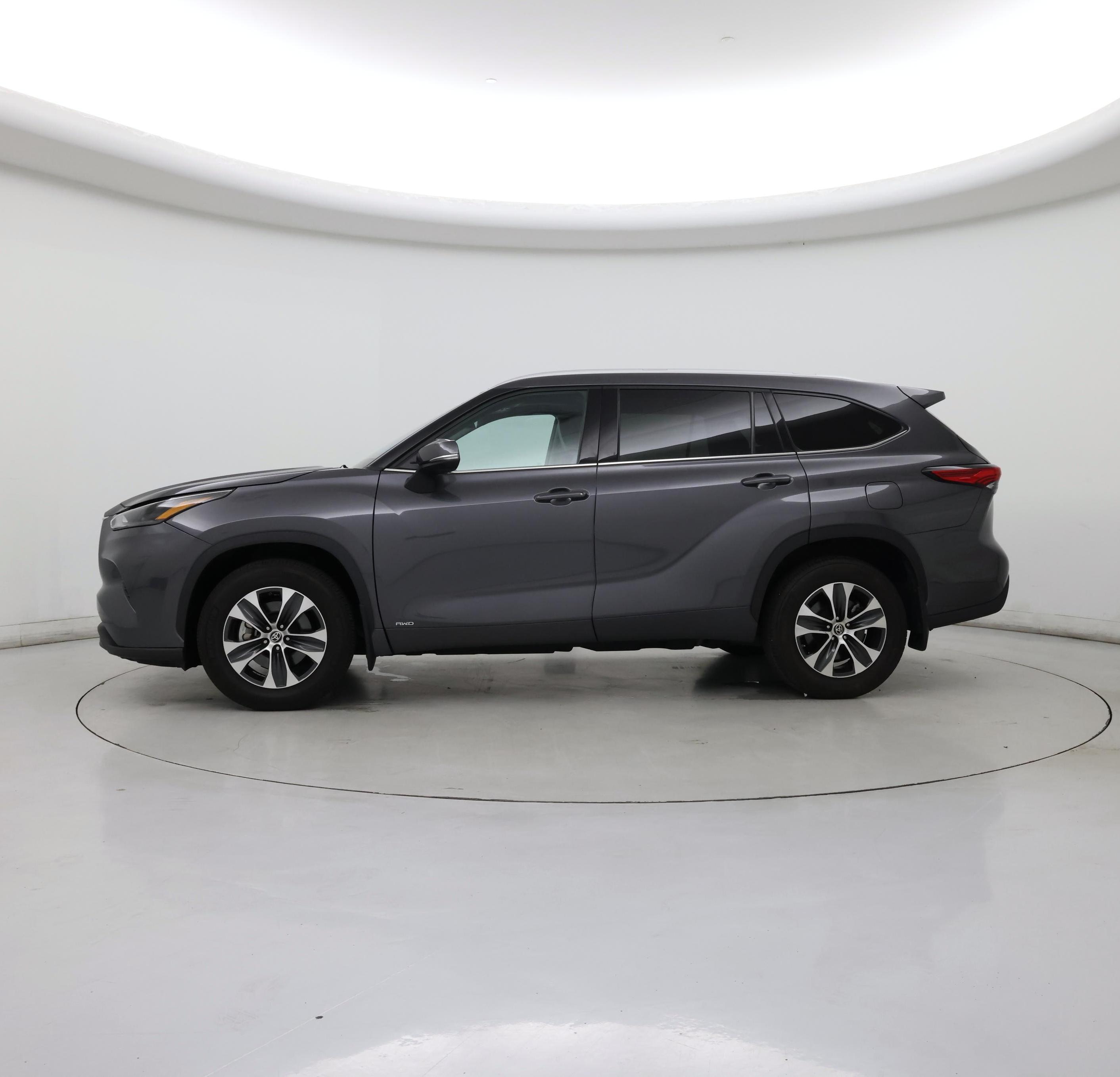 Thumbnail: 2022 Toyota Highlander - 3