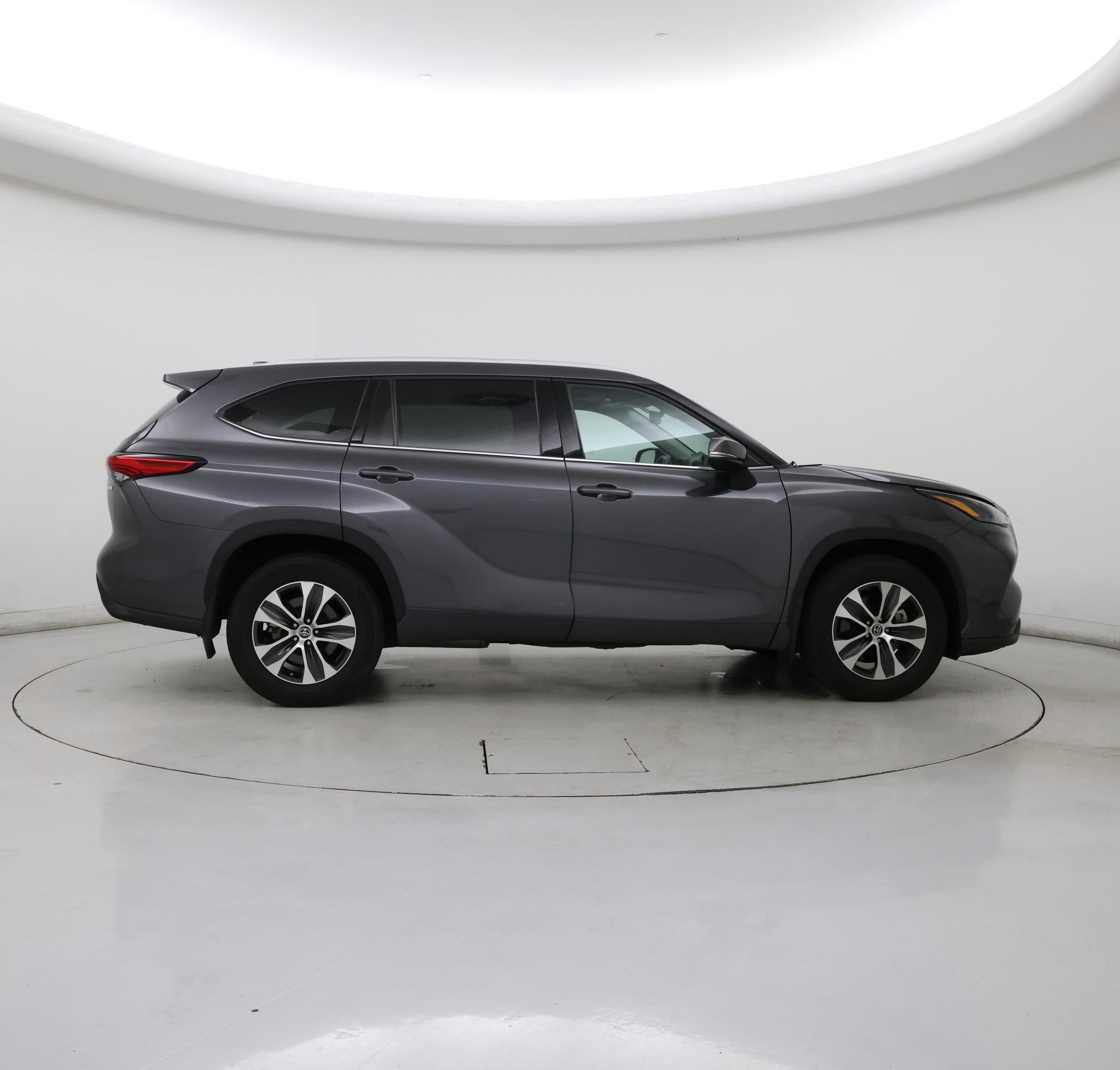 Thumbnail: 2022 Toyota Highlander - 7