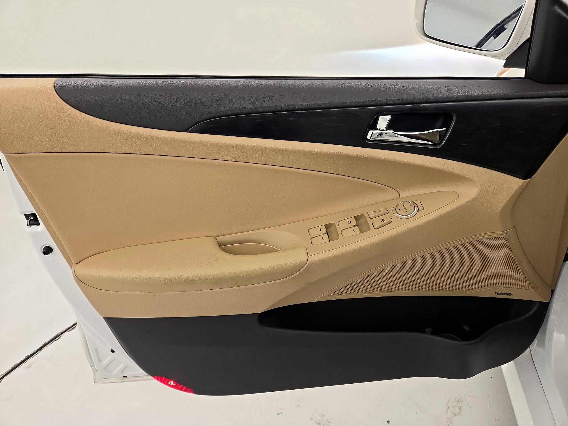 Thumbnail: 2014 Hyundai Sonata - 12