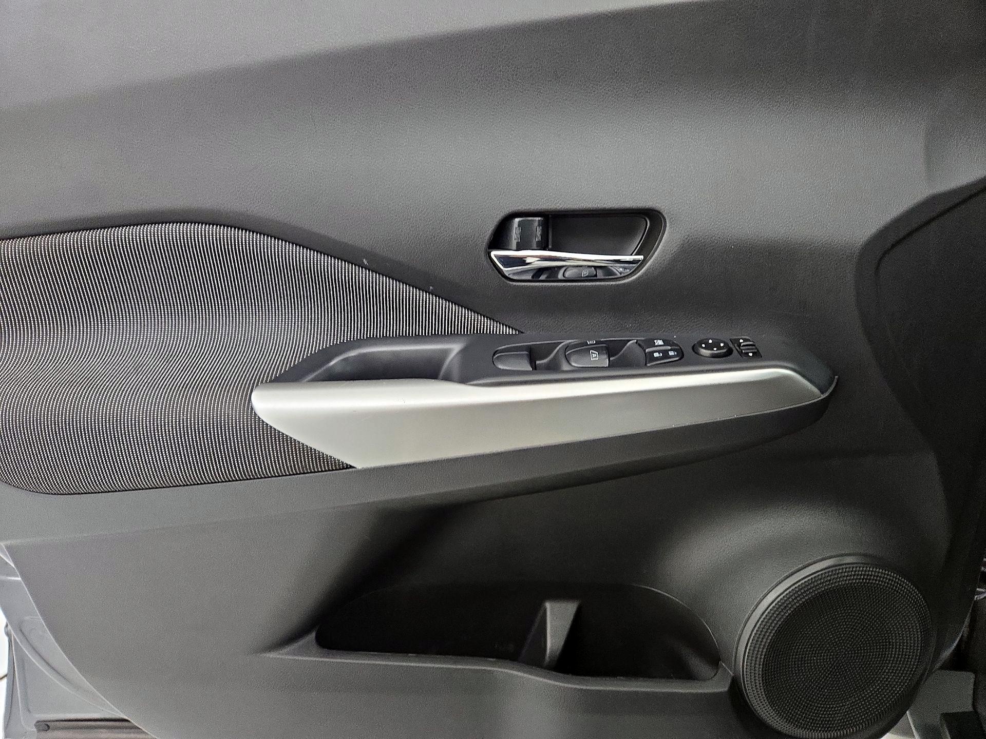 Thumbnail: 2019 Nissan Kicks - 12