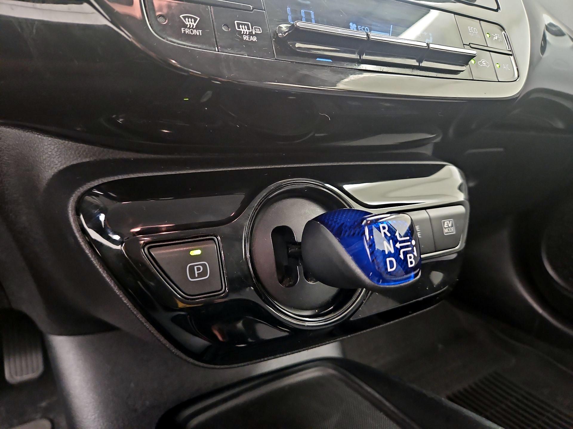 Thumbnail: 2022 Toyota Prius - 17
