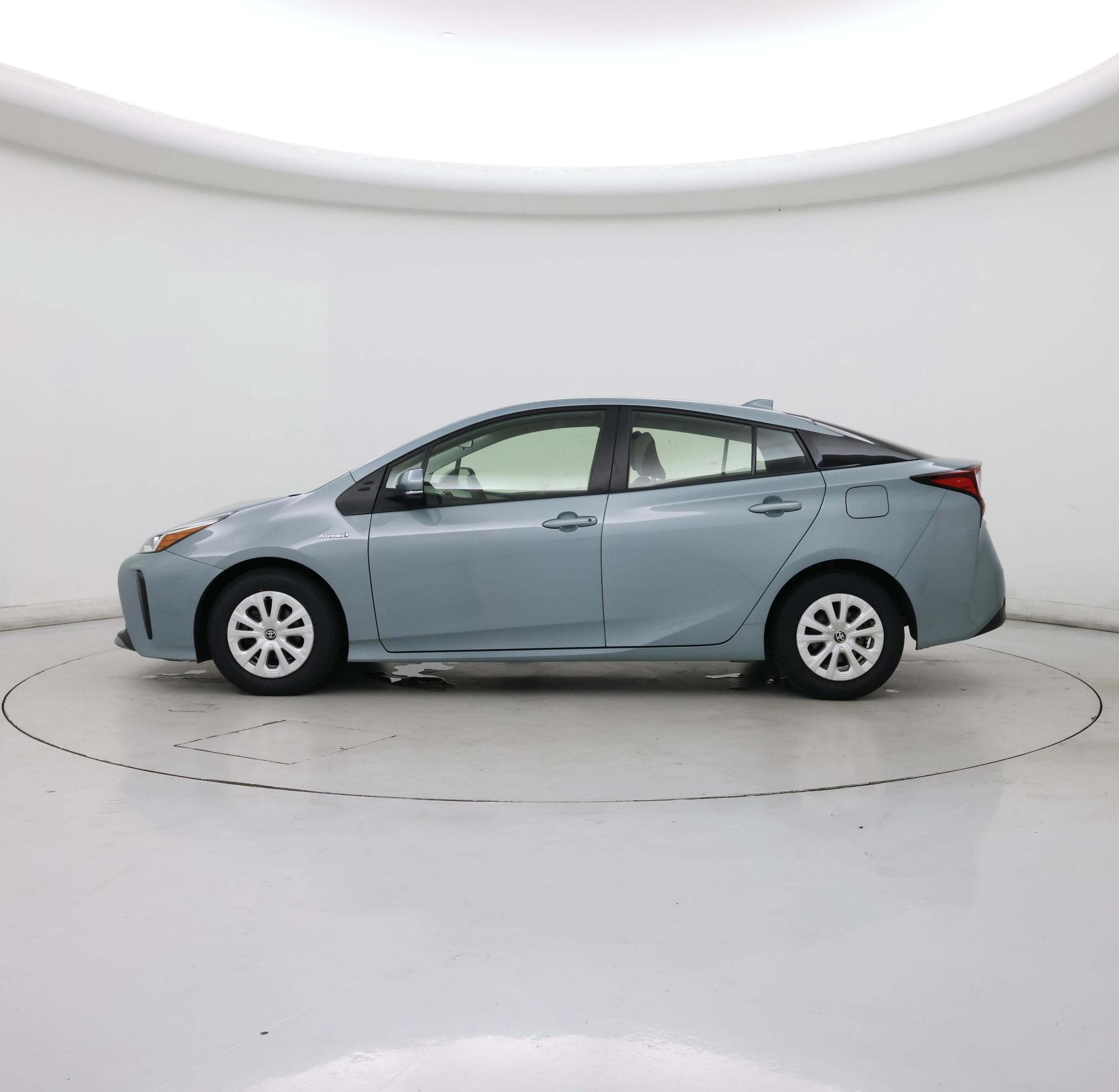 Thumbnail: 2022 Toyota Prius - 3