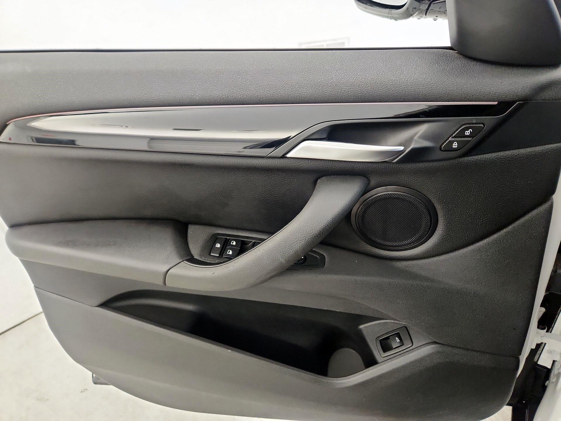 Thumbnail: 2017 BMW X1 - 12