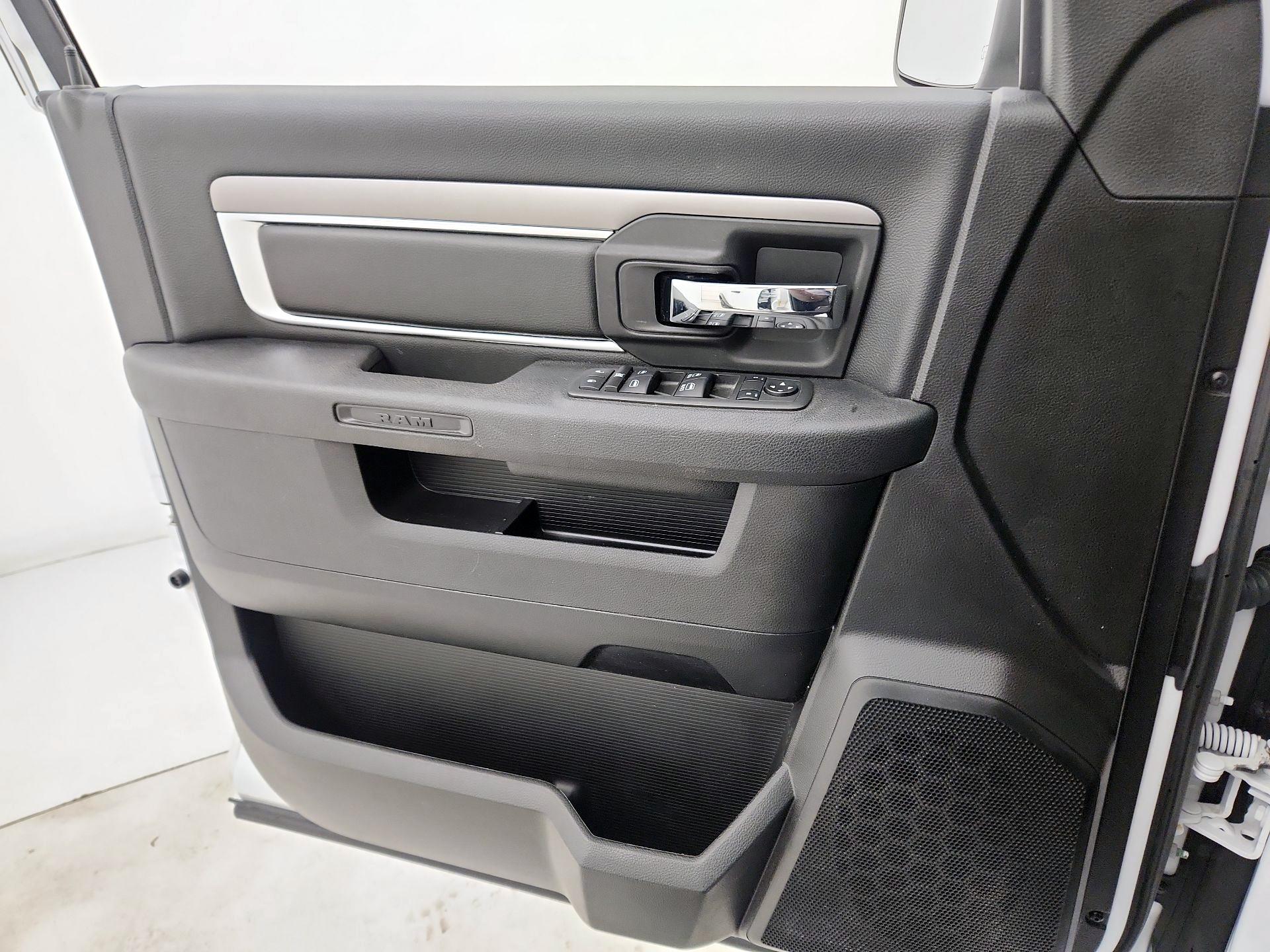 Thumbnail: 2022 RAM 1500 Classic - 12