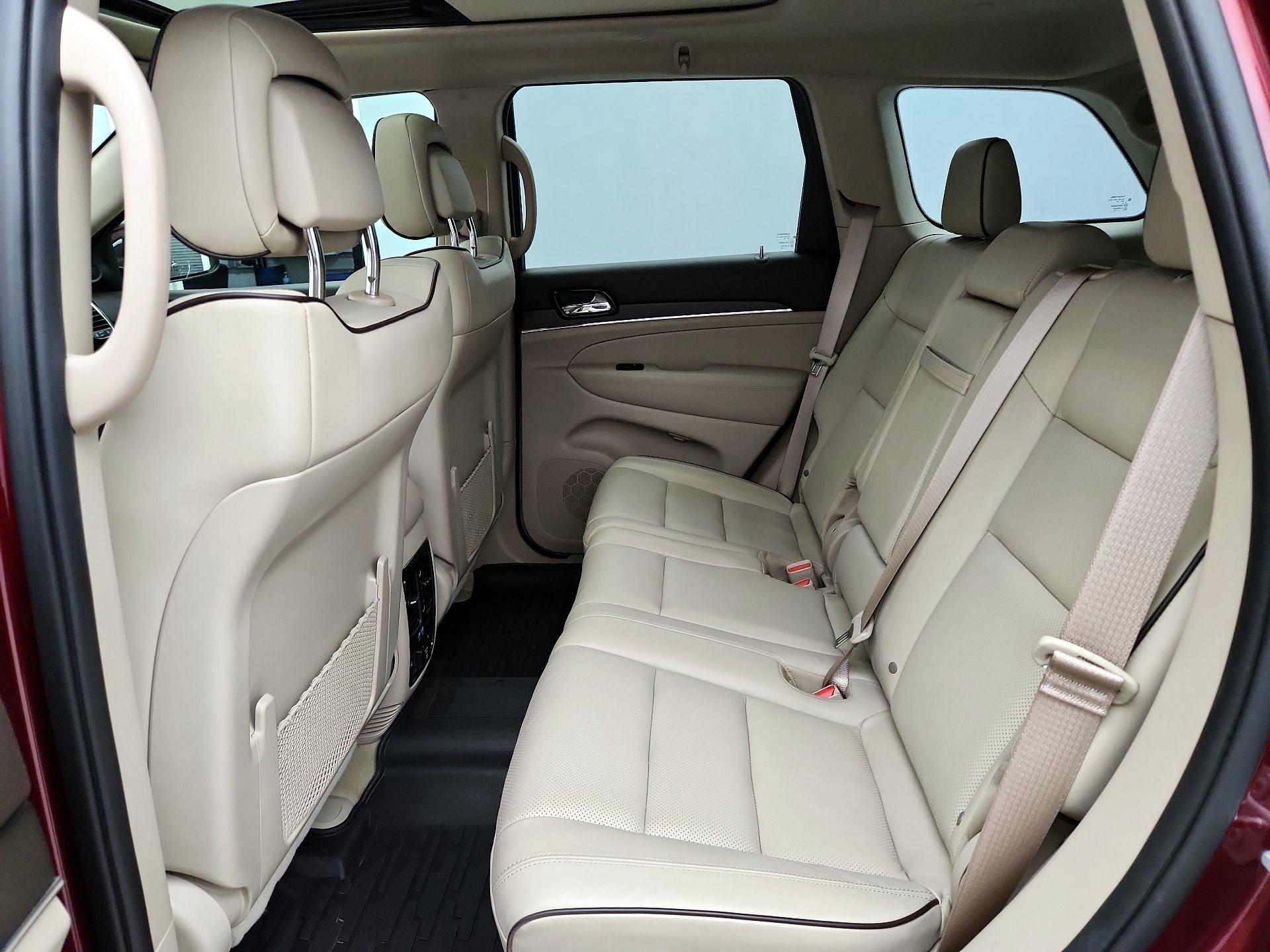 Thumbnail: 2020 Jeep Grand Cherokee - 20