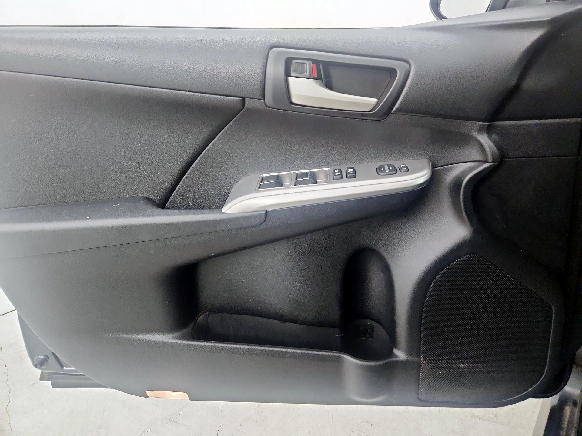 Thumbnail: 2014 Toyota Camry - 12