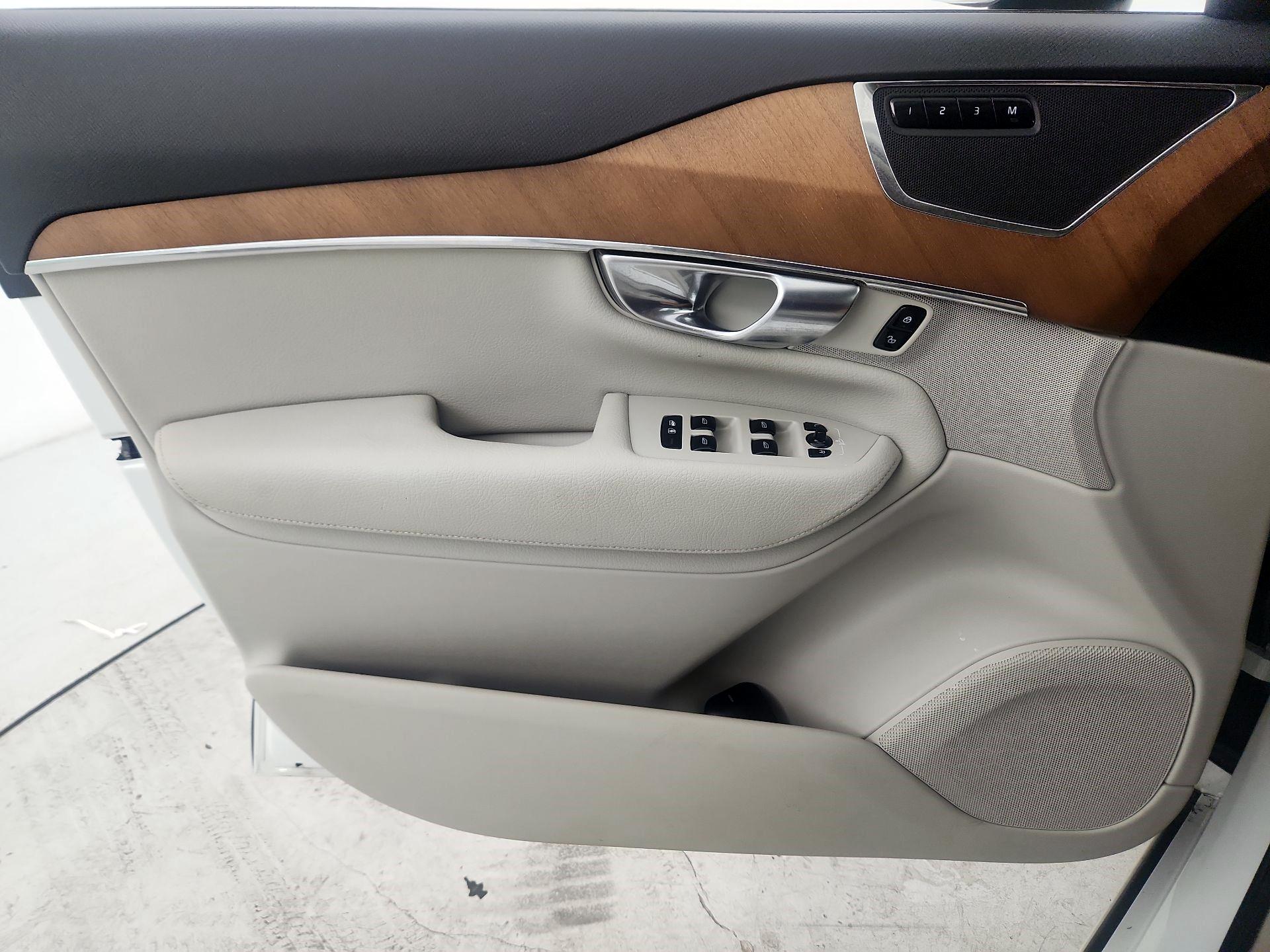 Thumbnail: 2022 Volvo XC90 - 12