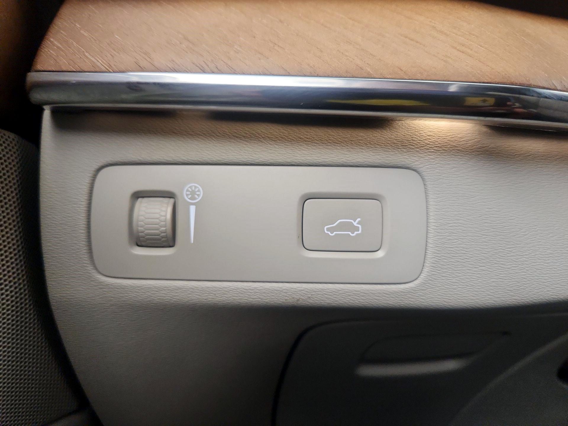 Thumbnail: 2022 Volvo XC90 - 13