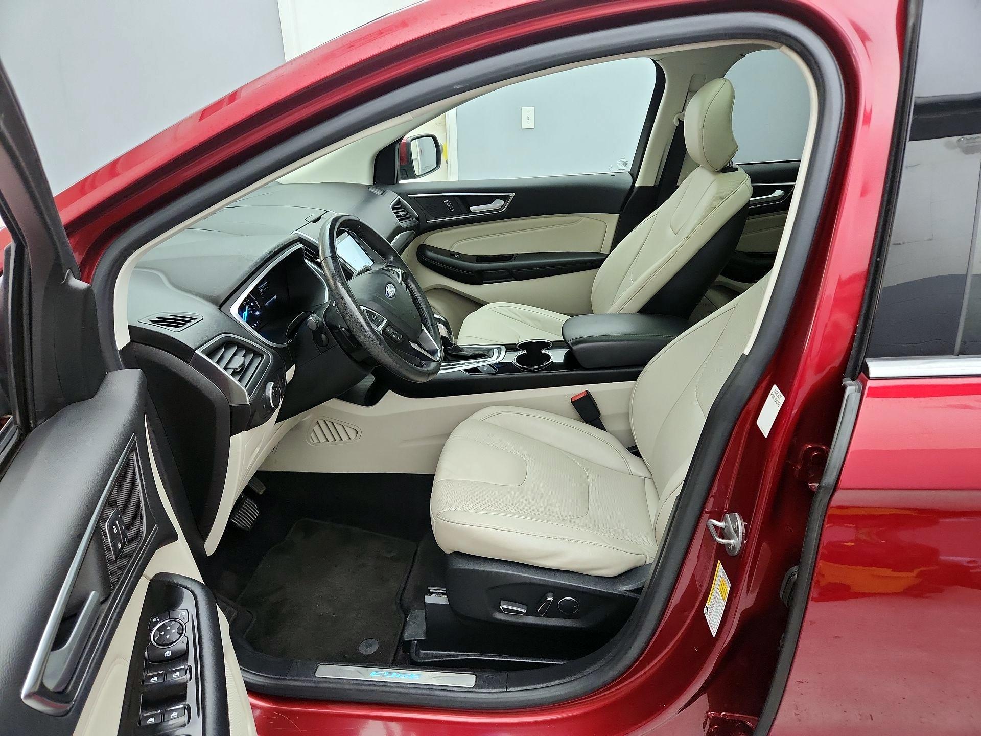 Thumbnail: 2017 Ford Edge - 11