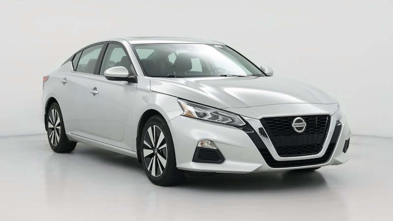 2022 Nissan Altima SV Hero Image