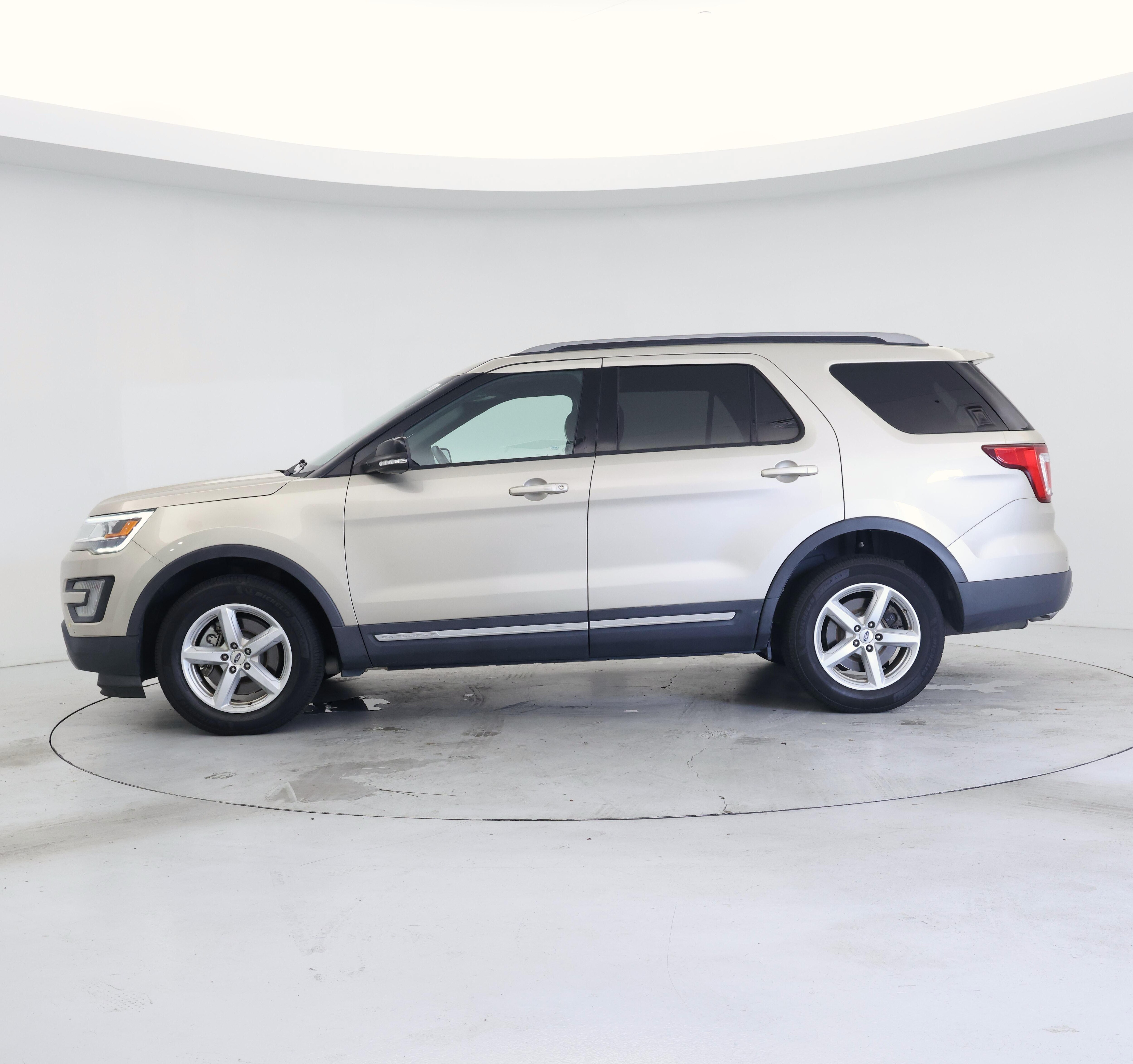 Thumbnail: 2017 Ford Explorer - 3