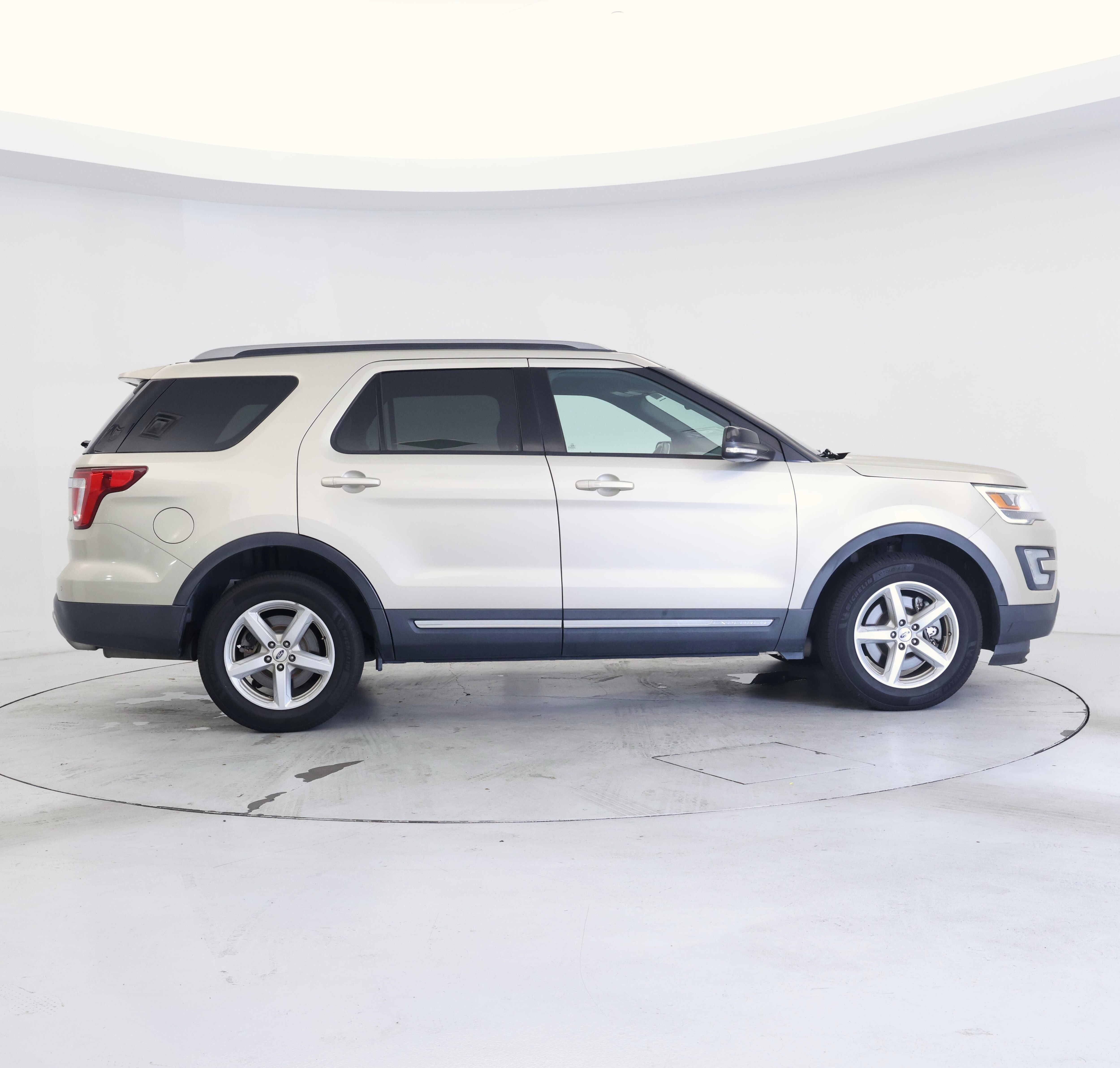 Thumbnail: 2017 Ford Explorer - 7