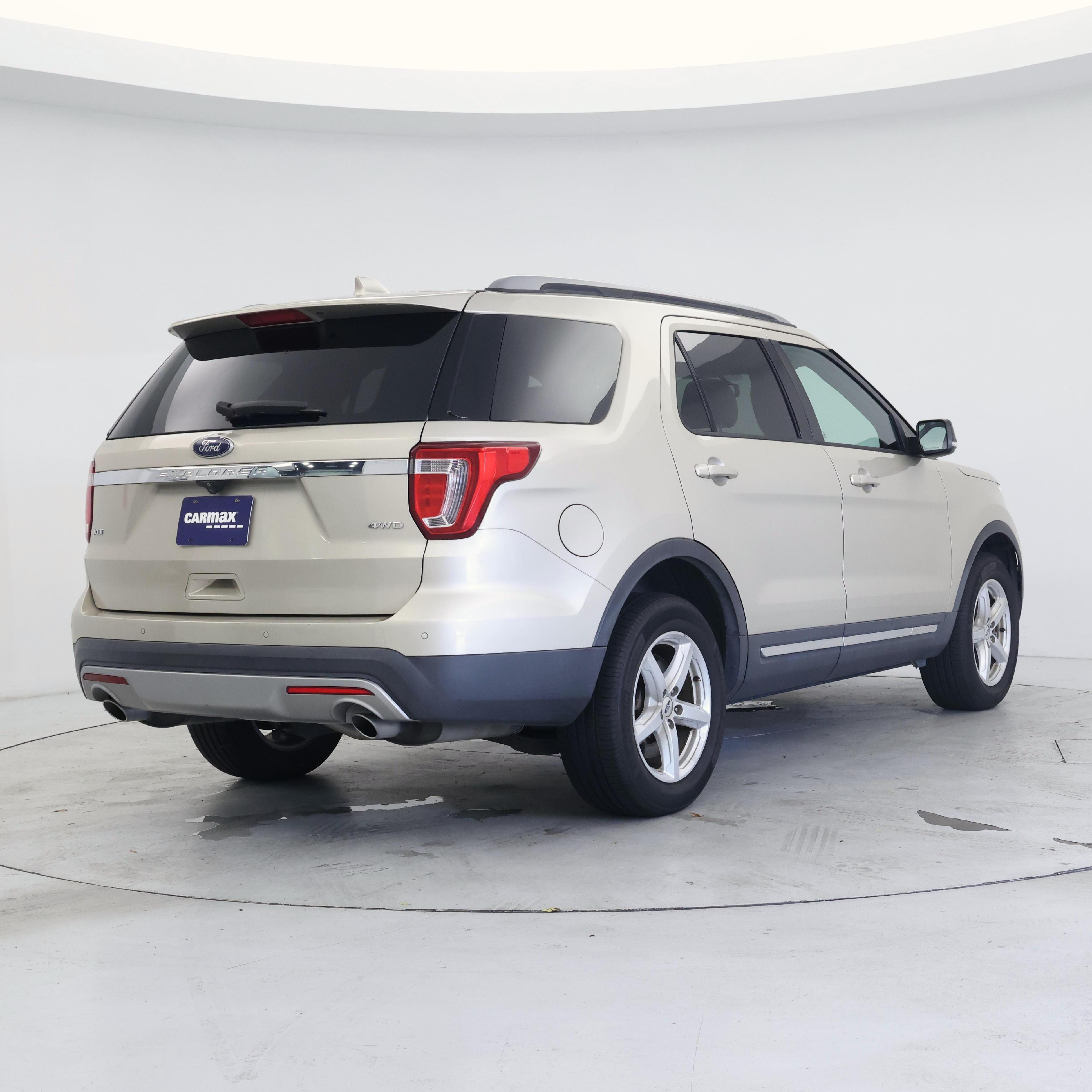 Thumbnail: 2017 Ford Explorer - 8