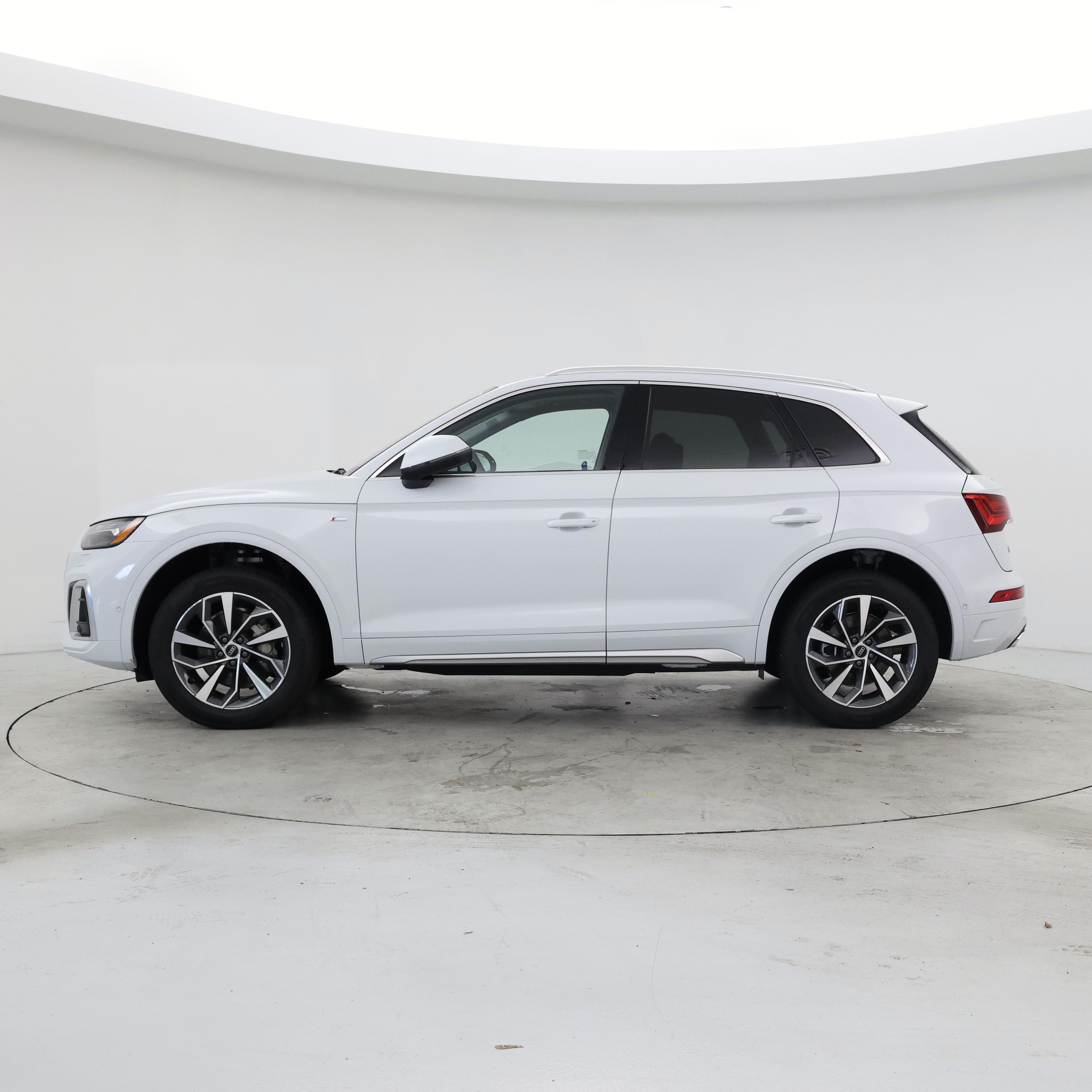 Thumbnail: 2023 Audi Q5 - 3