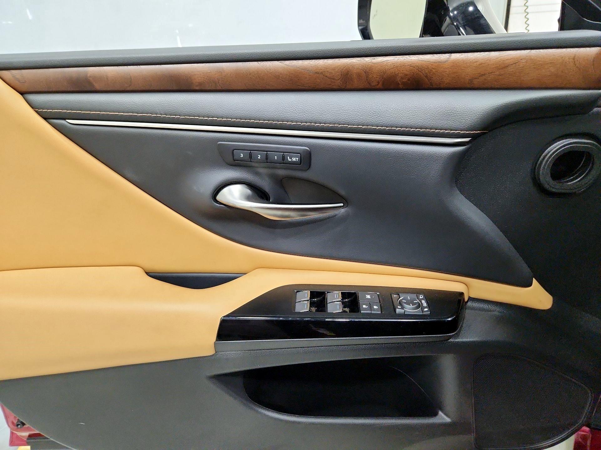 Thumbnail: 2022 Lexus ES - 12