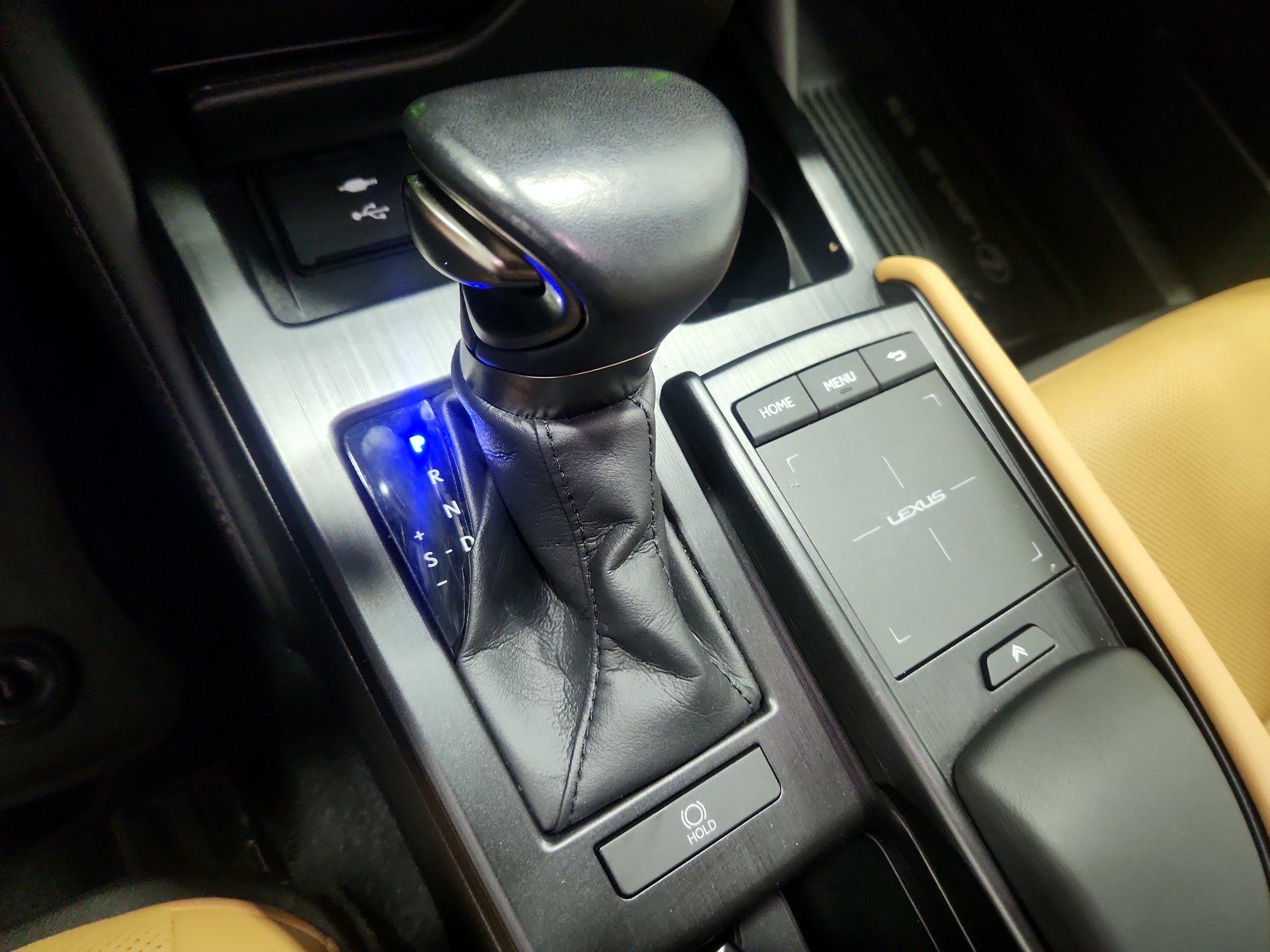 Thumbnail: 2022 Lexus ES - 16