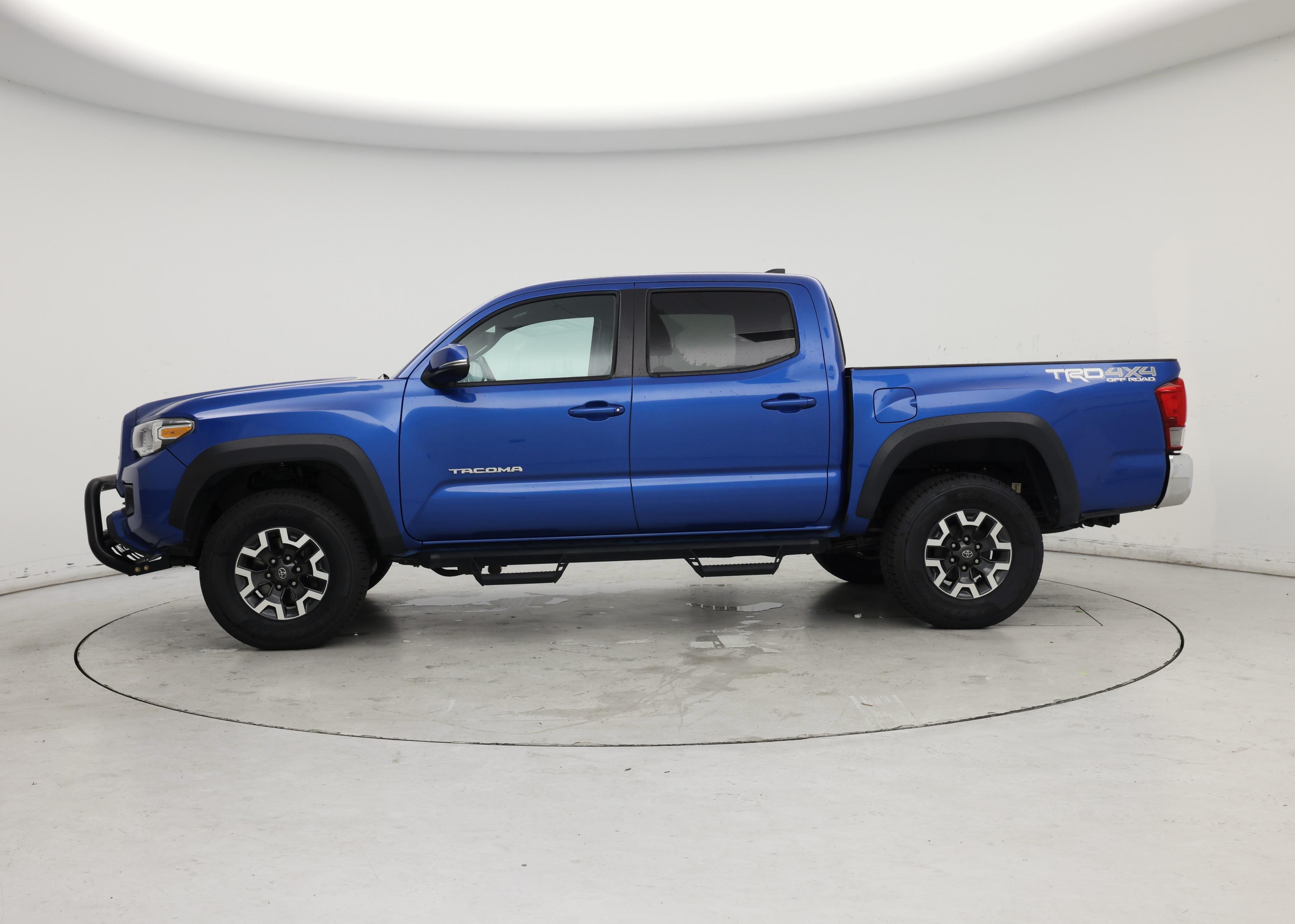 Thumbnail: 2017 Toyota Tacoma - 3